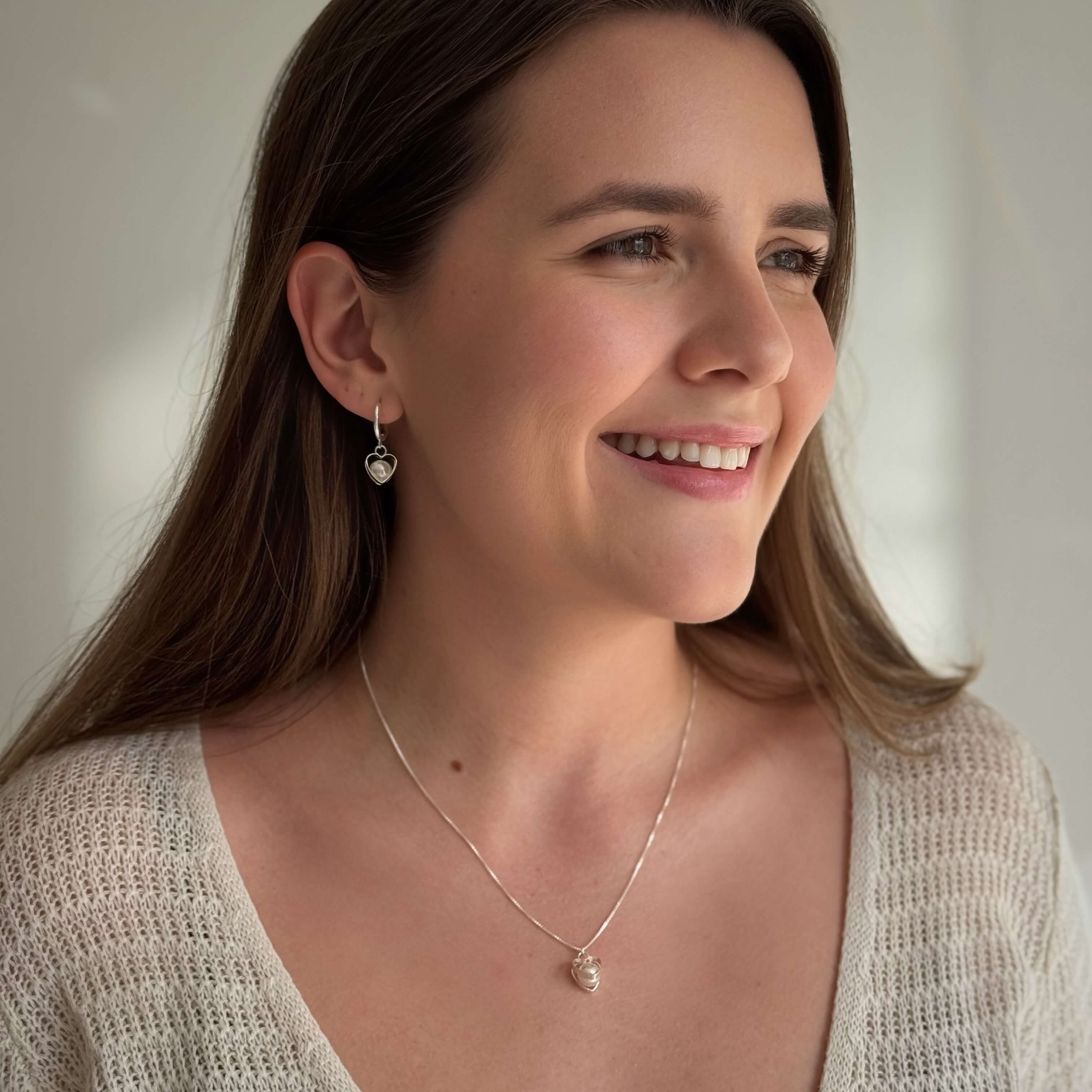 Brinco Argola Pérola no Coração Prata