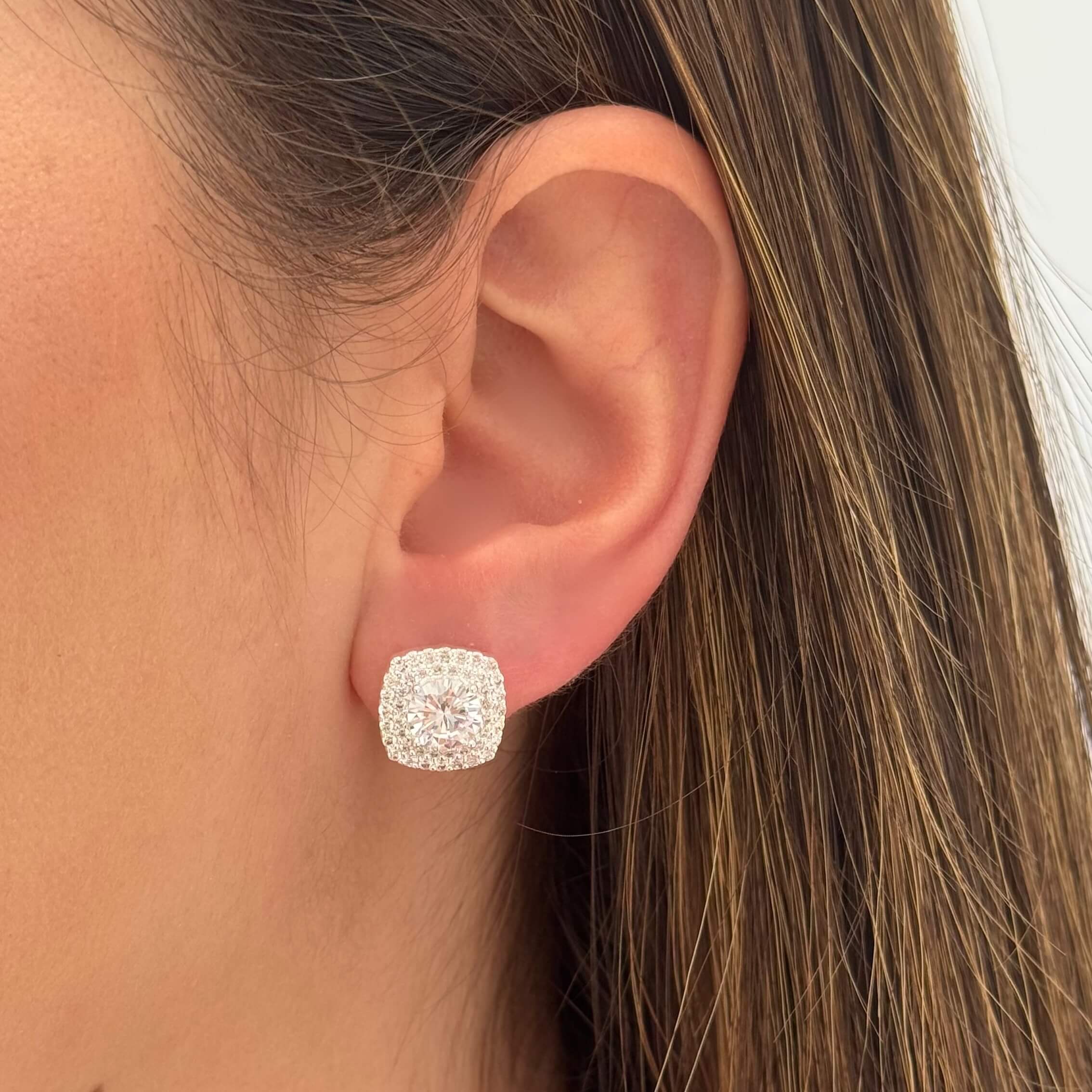 Brinco Zircônia Central Quadrado Prata