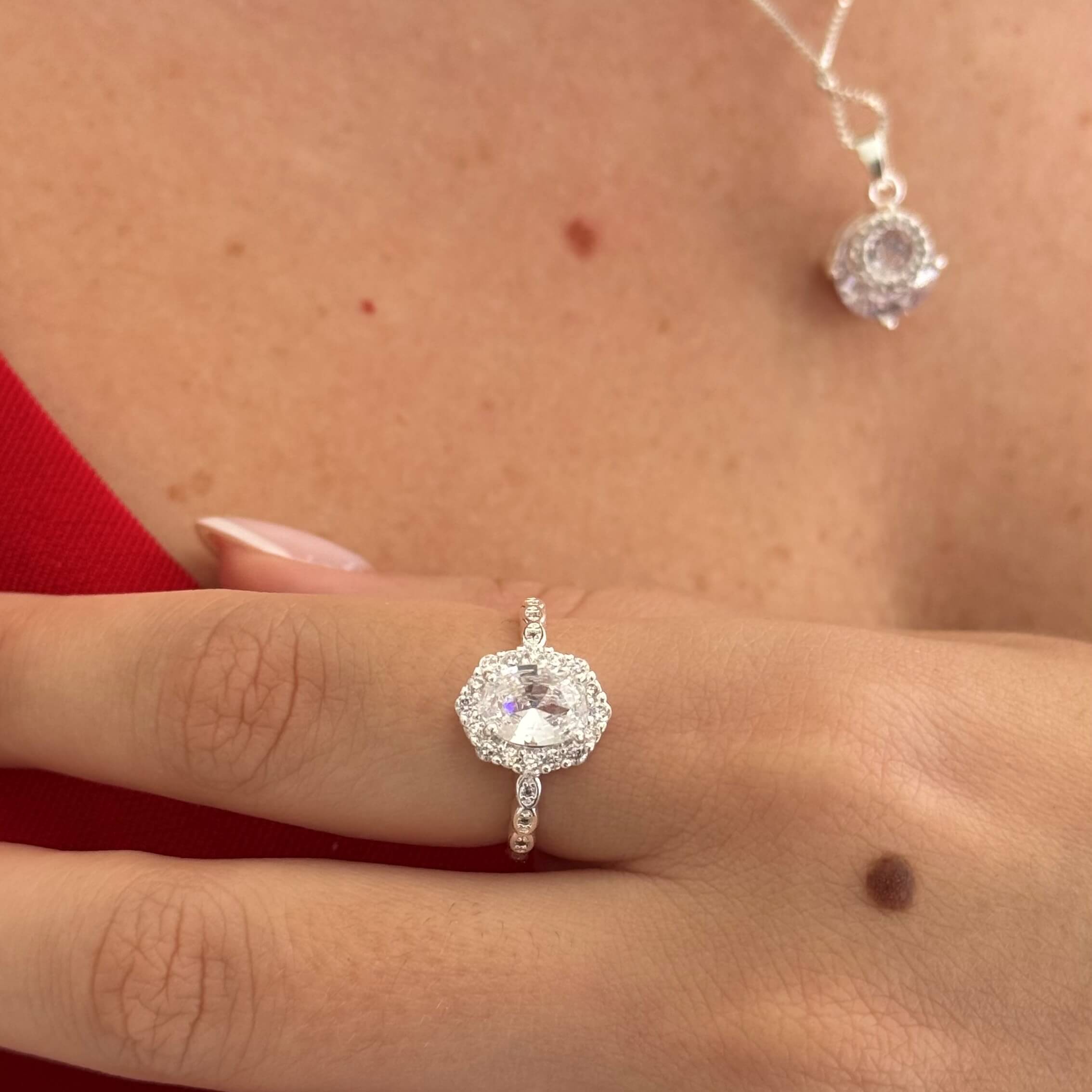 Anel Clássico Halo Cravejado Prata