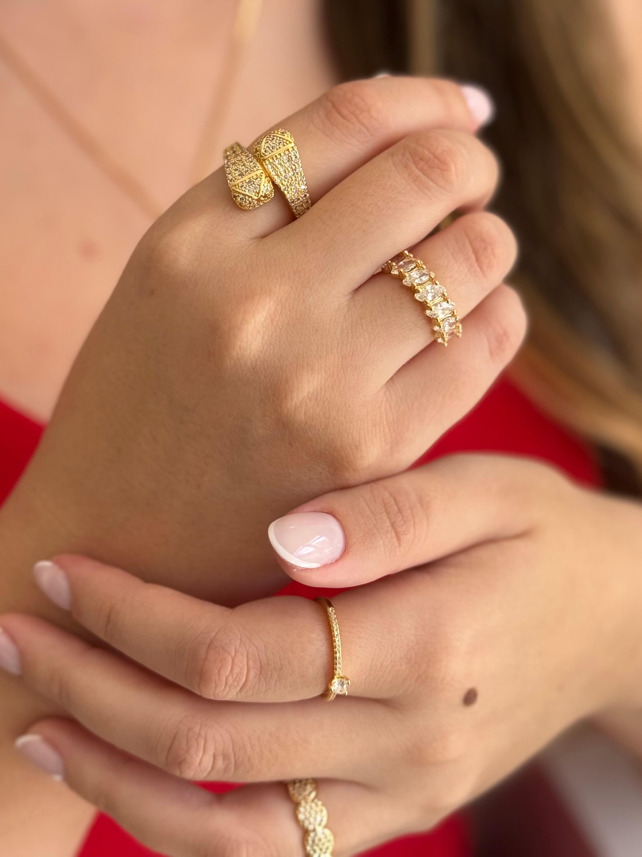 Anel Meia Aliança com Pedras Ovais Ouro