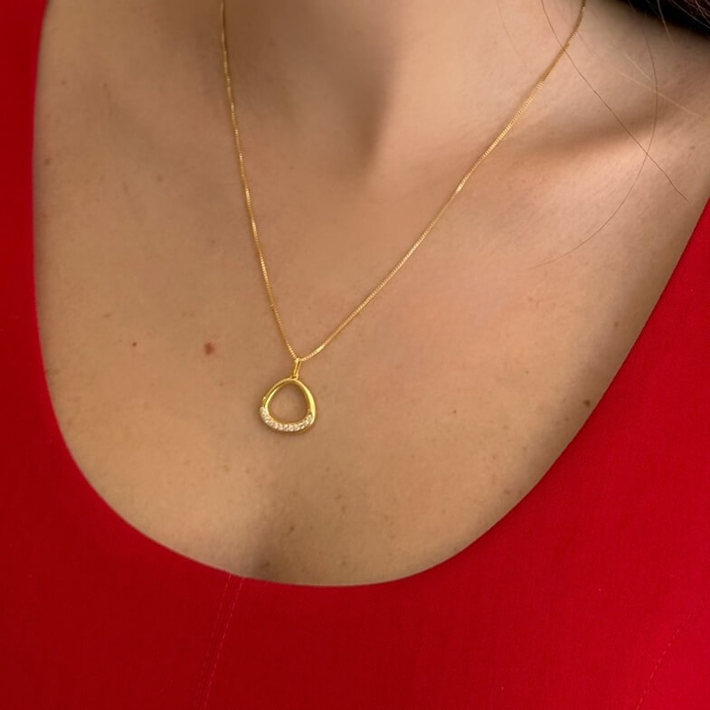 Colar Triângulo Elegance Ouro