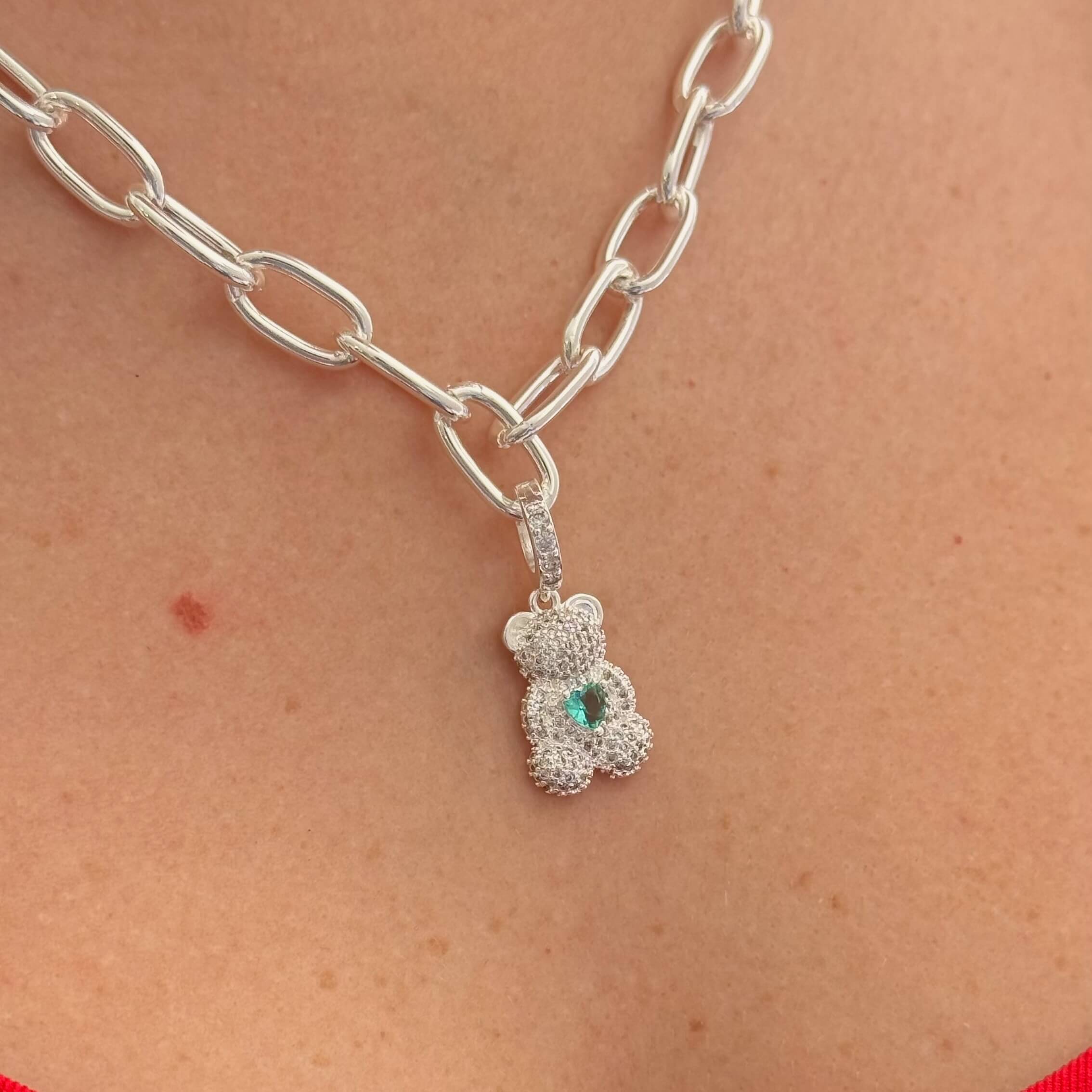 Pingente Urso Cravejado Coração Verde Prata