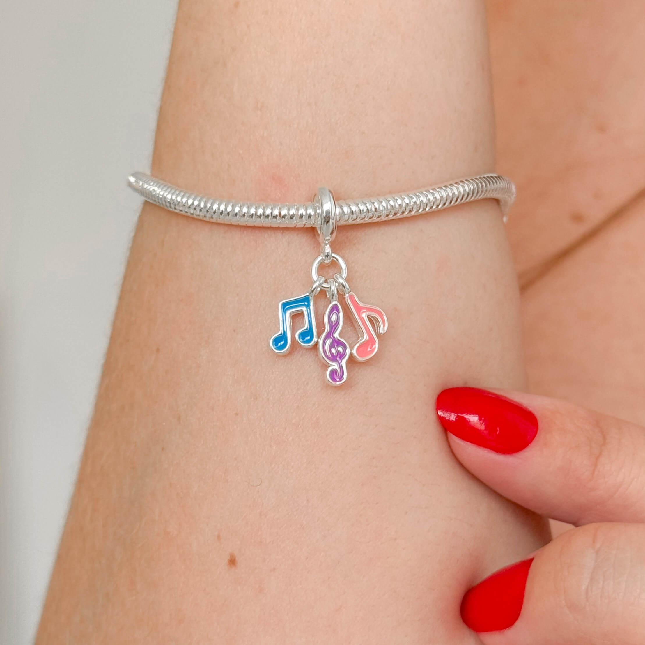 Berloque Notas Musicais Coloridas Prata