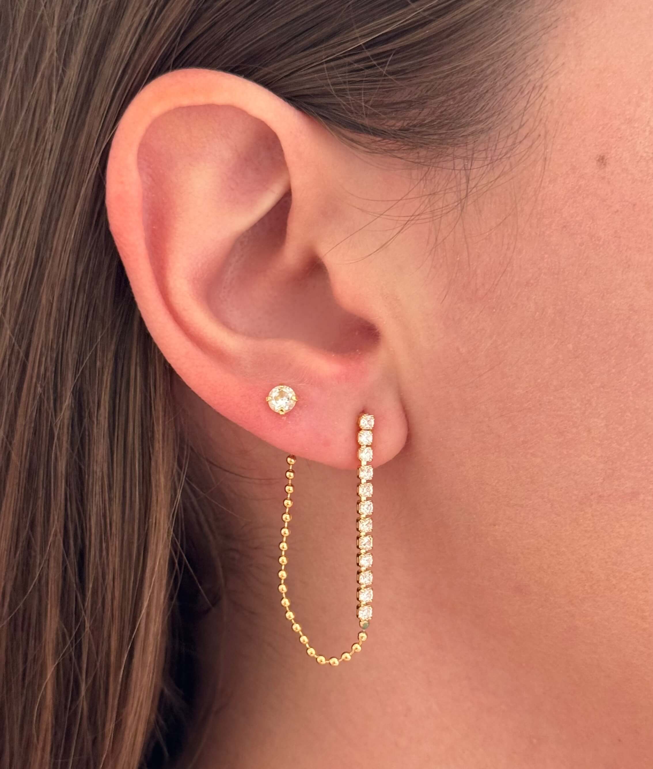 Brinco Meio Corrente e Zircônias Versátil Ouro