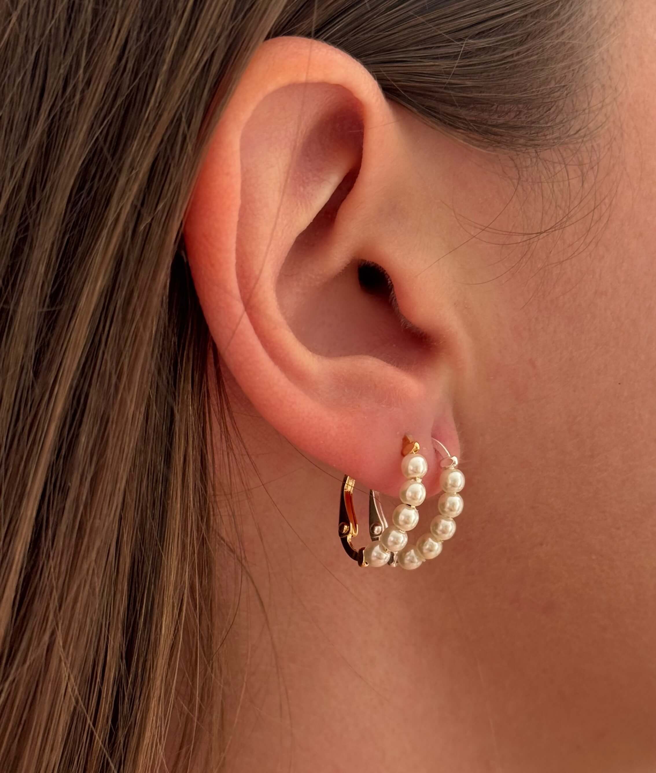 Brinco Argola Oval Mini Pérolas Prata