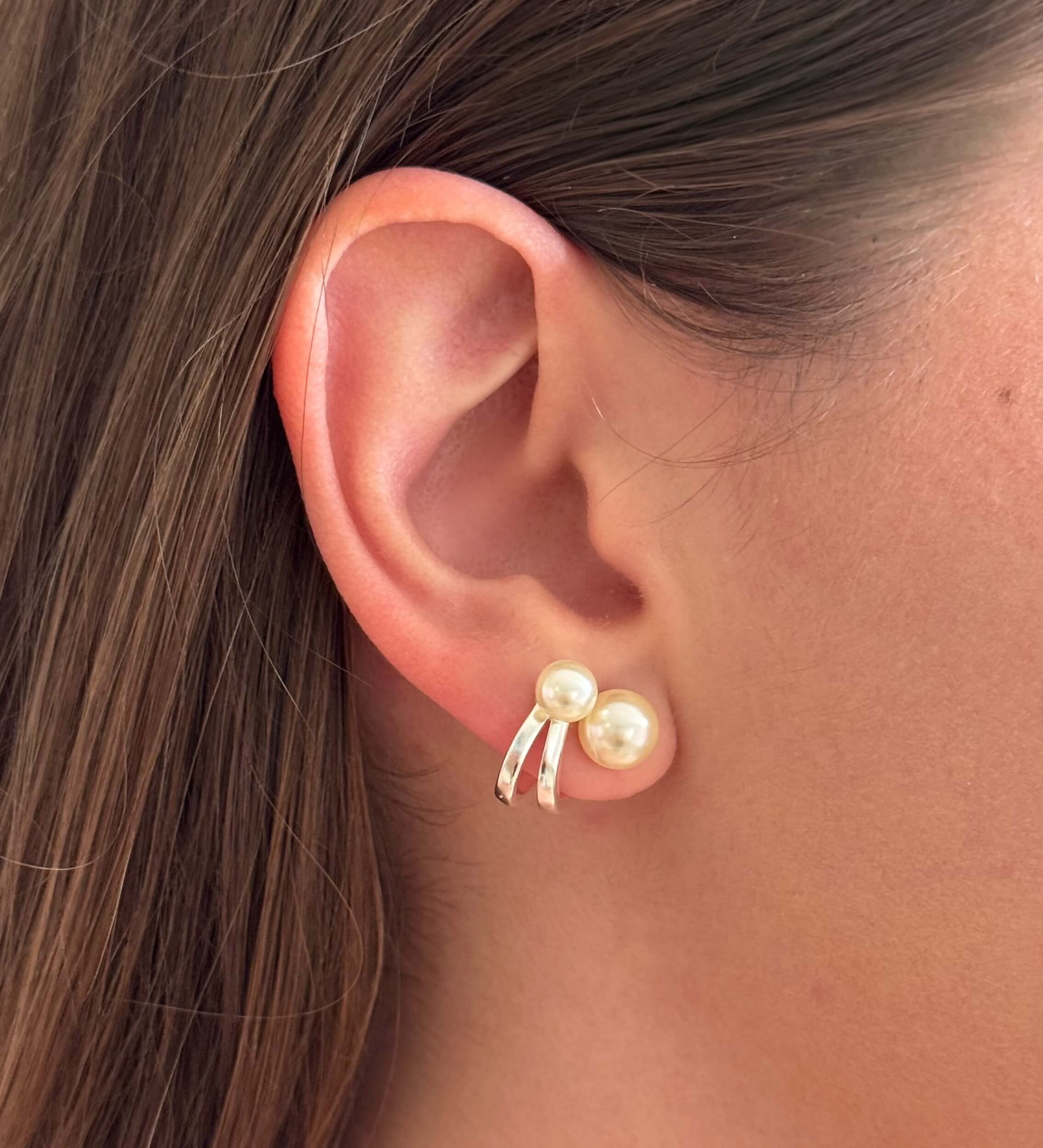 Brinco Pérolas Arco e Encaixe Prata