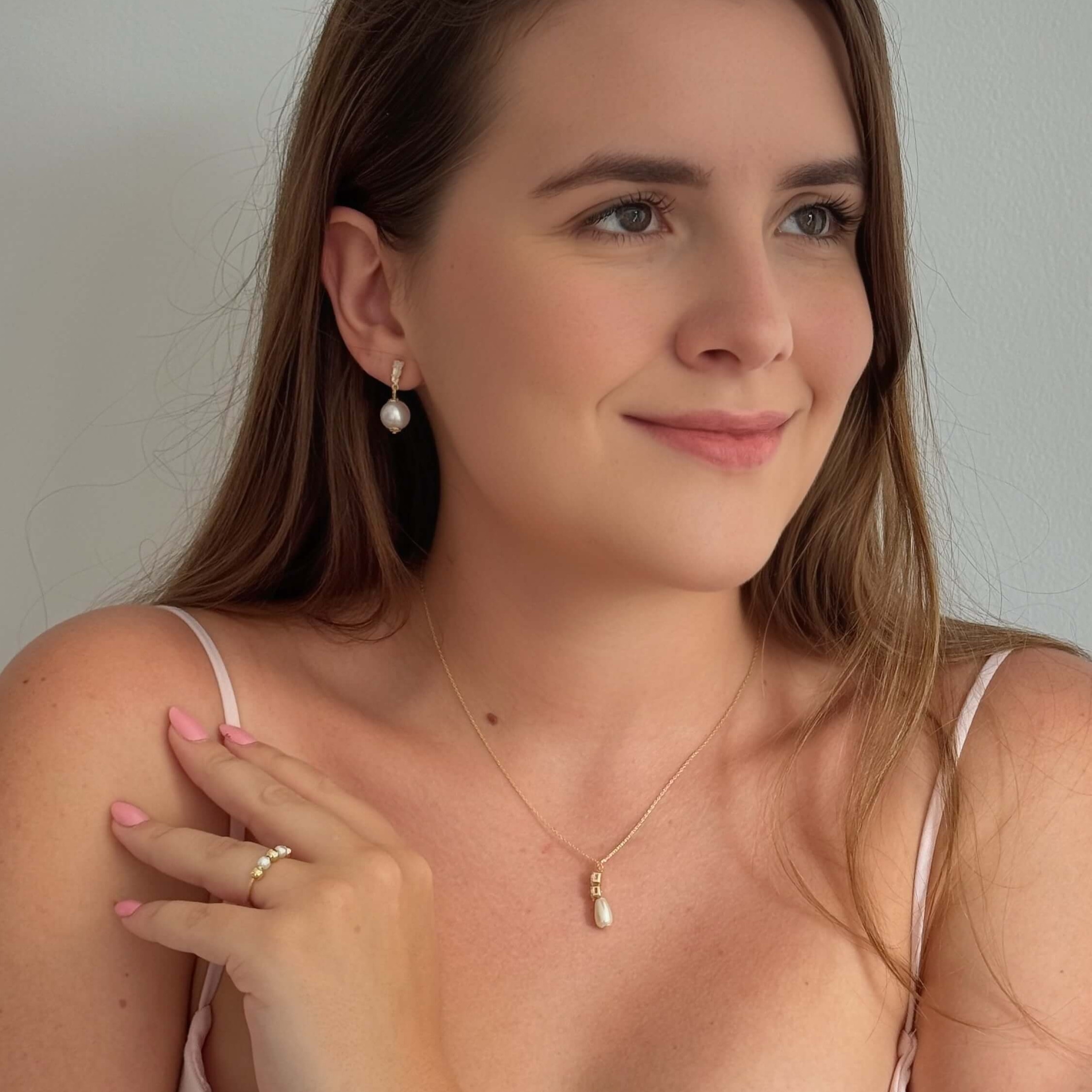 Colar Dois Pontos de Luz com Pérola Oval Ouro