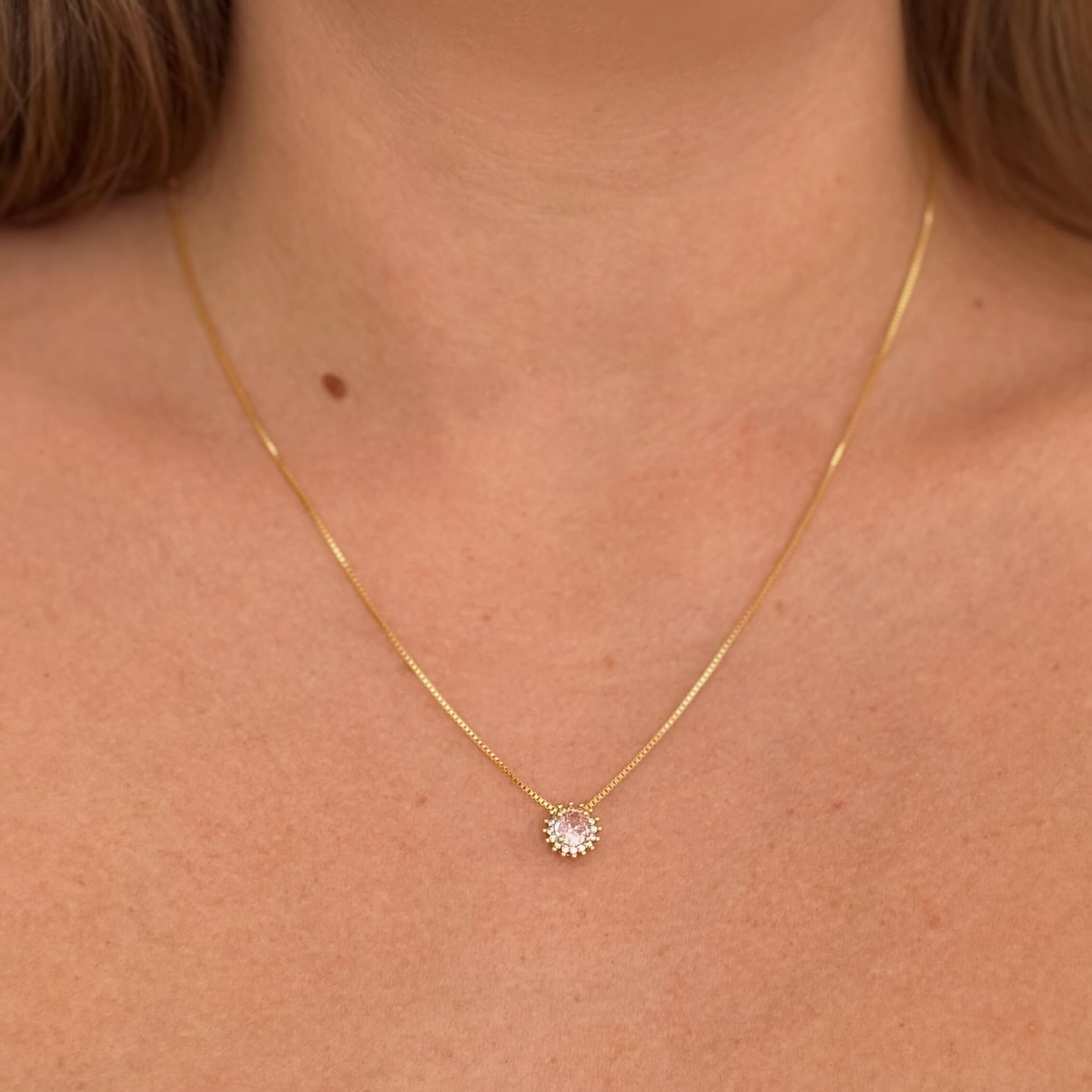 Colar Pedra Redonda Rosa e Zircônias Ouro