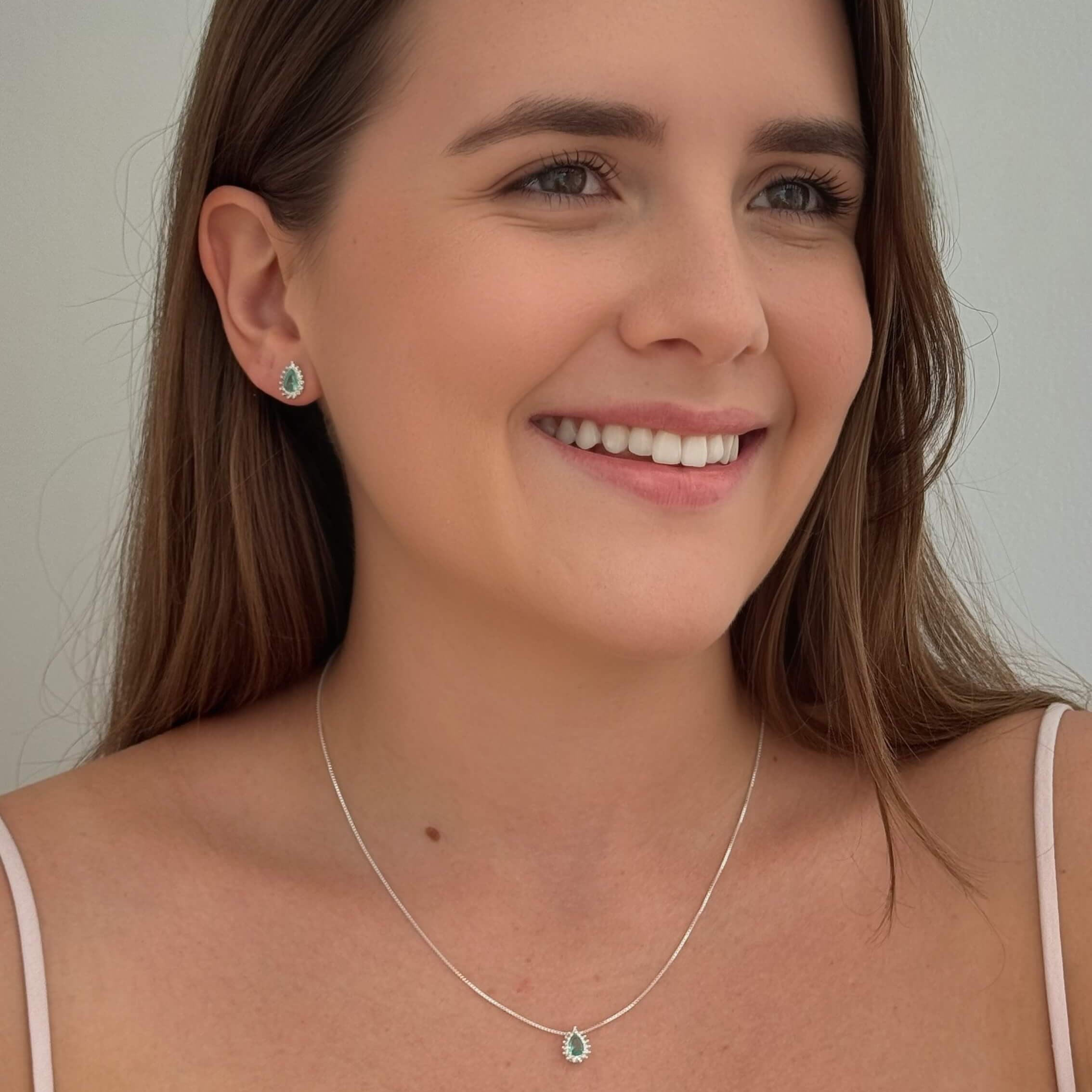 Colar Gota Pedra Verde e Zircônias Prata