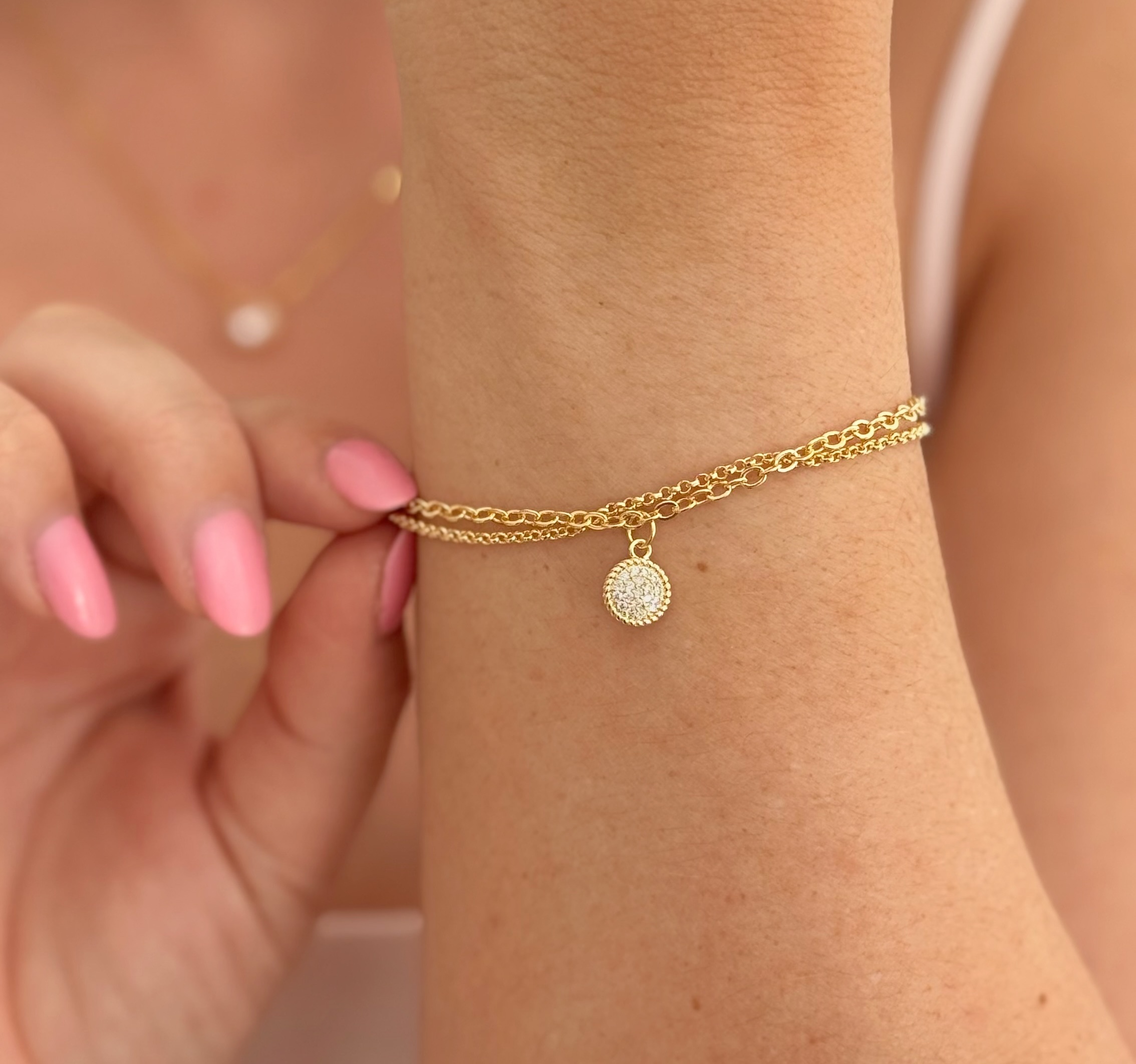 Pulseira Dupla Corrente Fina e Medalha Cravejada Ouro