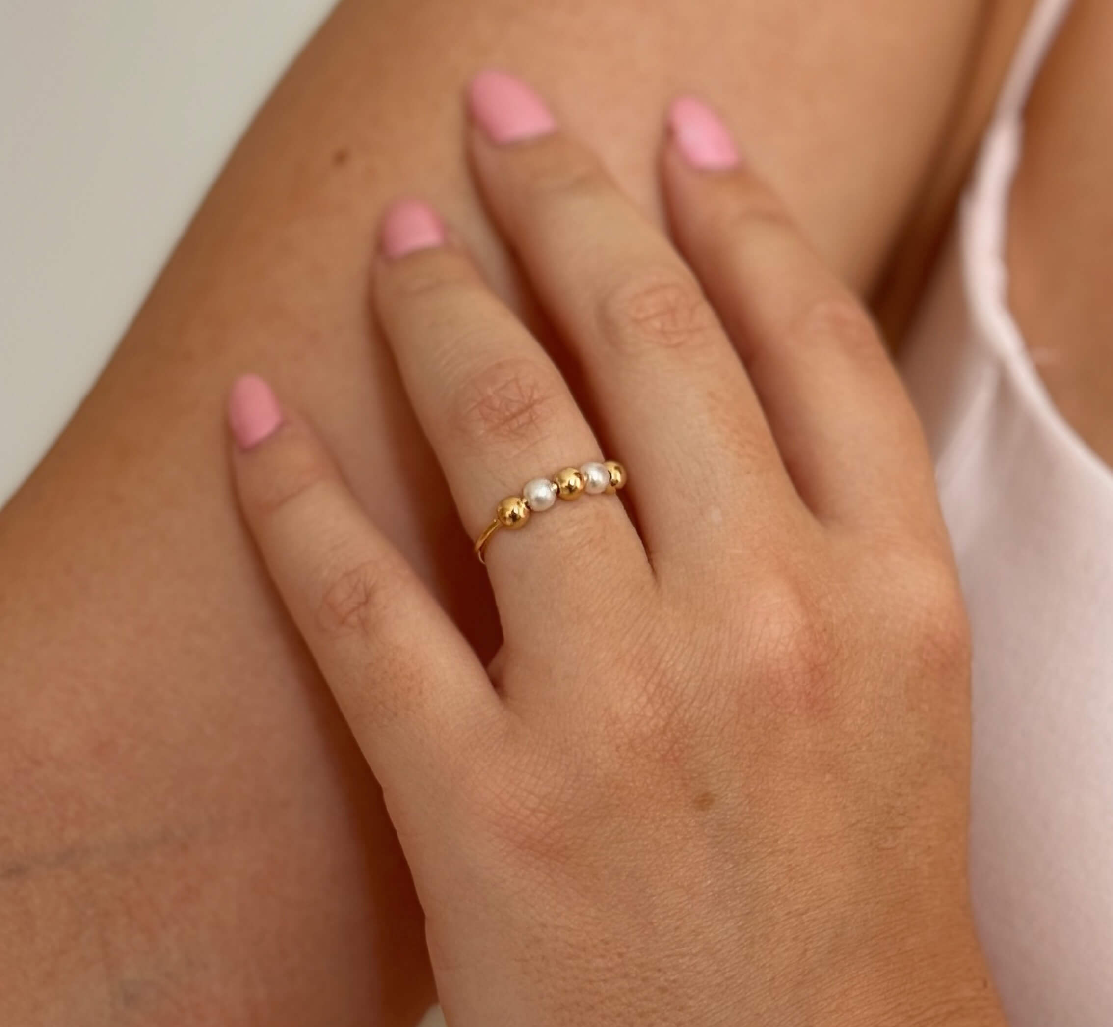 Anel Carreira Pérolas & Esferas Ouro
