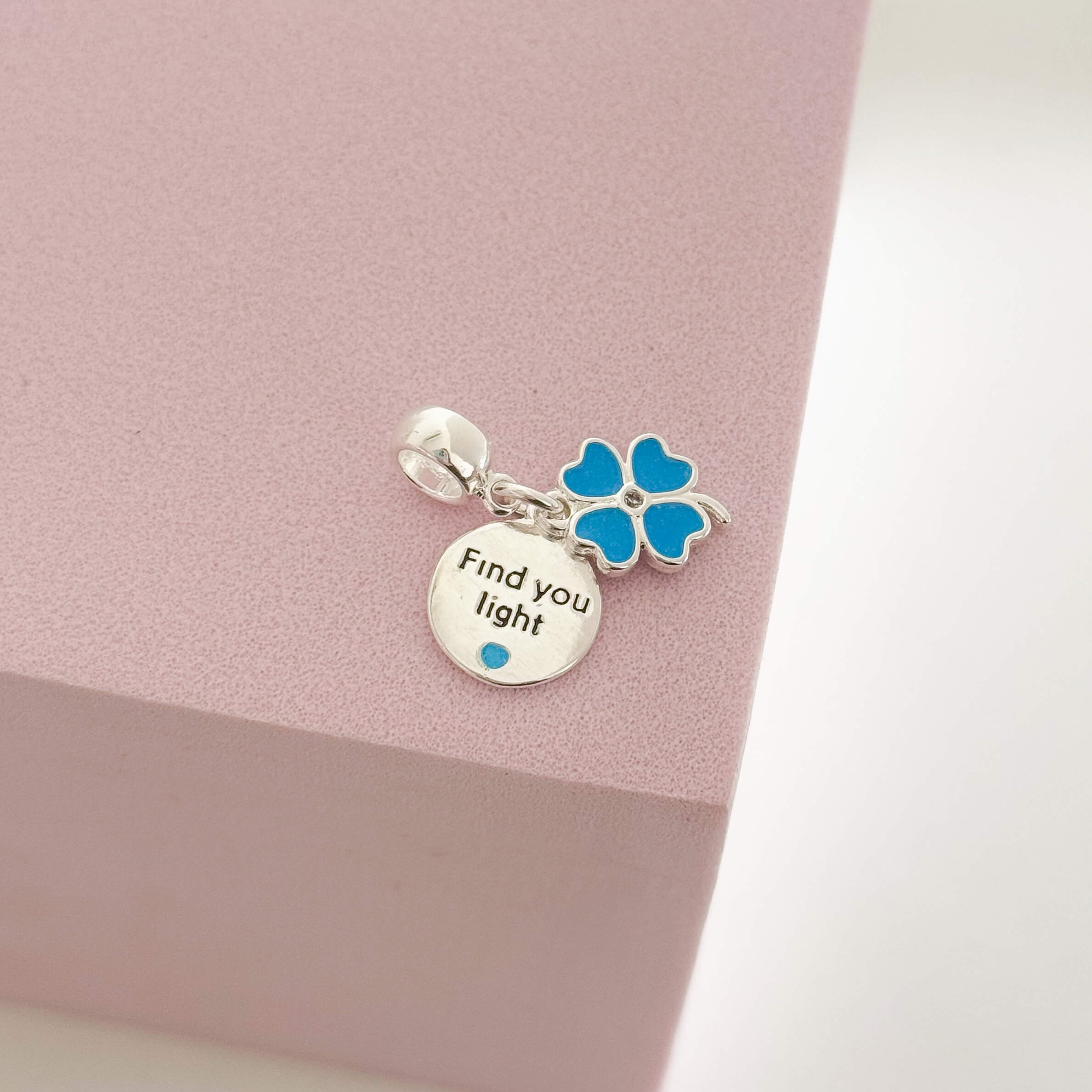 Berloque Trevo Find Your Light Prata