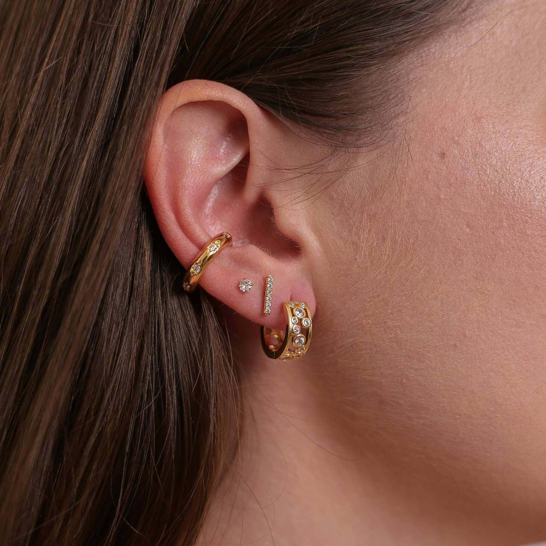 Piercing Fake Tubo Detalhes Brilho Ouro