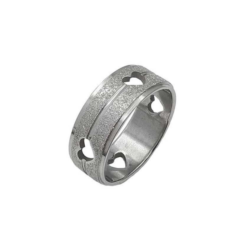 ANEL ALIANÇA AÇO INOX ANATÔMICA RETA 8MM C/ JATEADO BRILHANTE E CORAÇÕES VAZADOS - Número 22/23