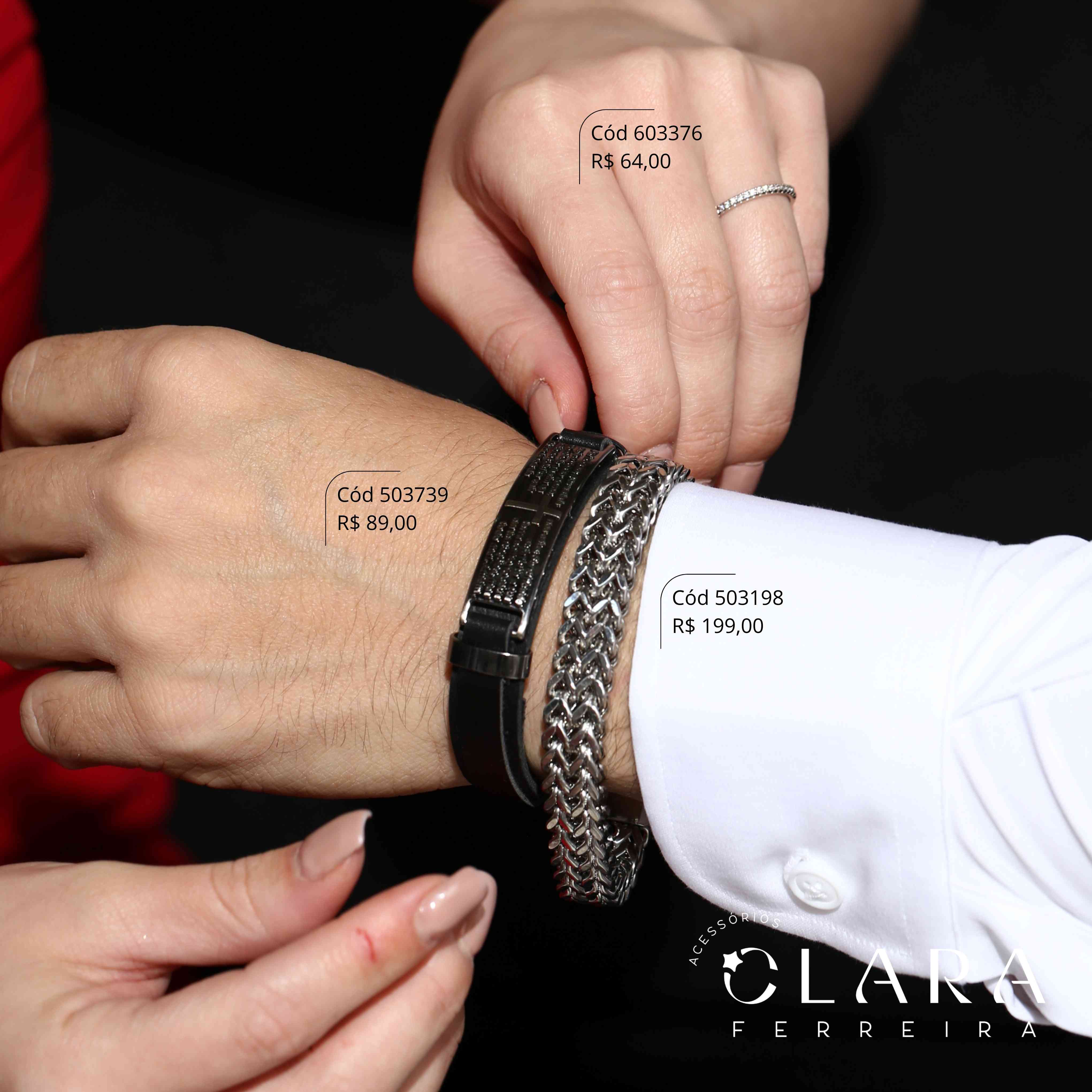 PULSEIRA BRACELETE COURO PRETO E PLACA DE AÇO C/ PAI NOSSO COM CRUZ NO MEIO FECHO GAVETA - 21CM