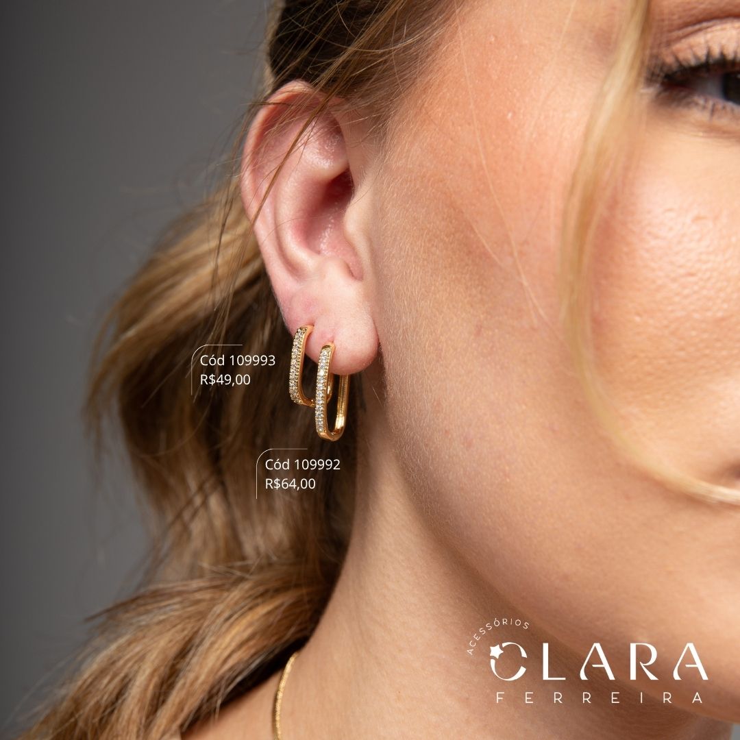 BRINCO ARGOLINHA CLICK QUADRADA 1 FILEIRA MICROZIRCÔNIAS C/ BORDAS JATEADAS - 18X2MM - Dourado