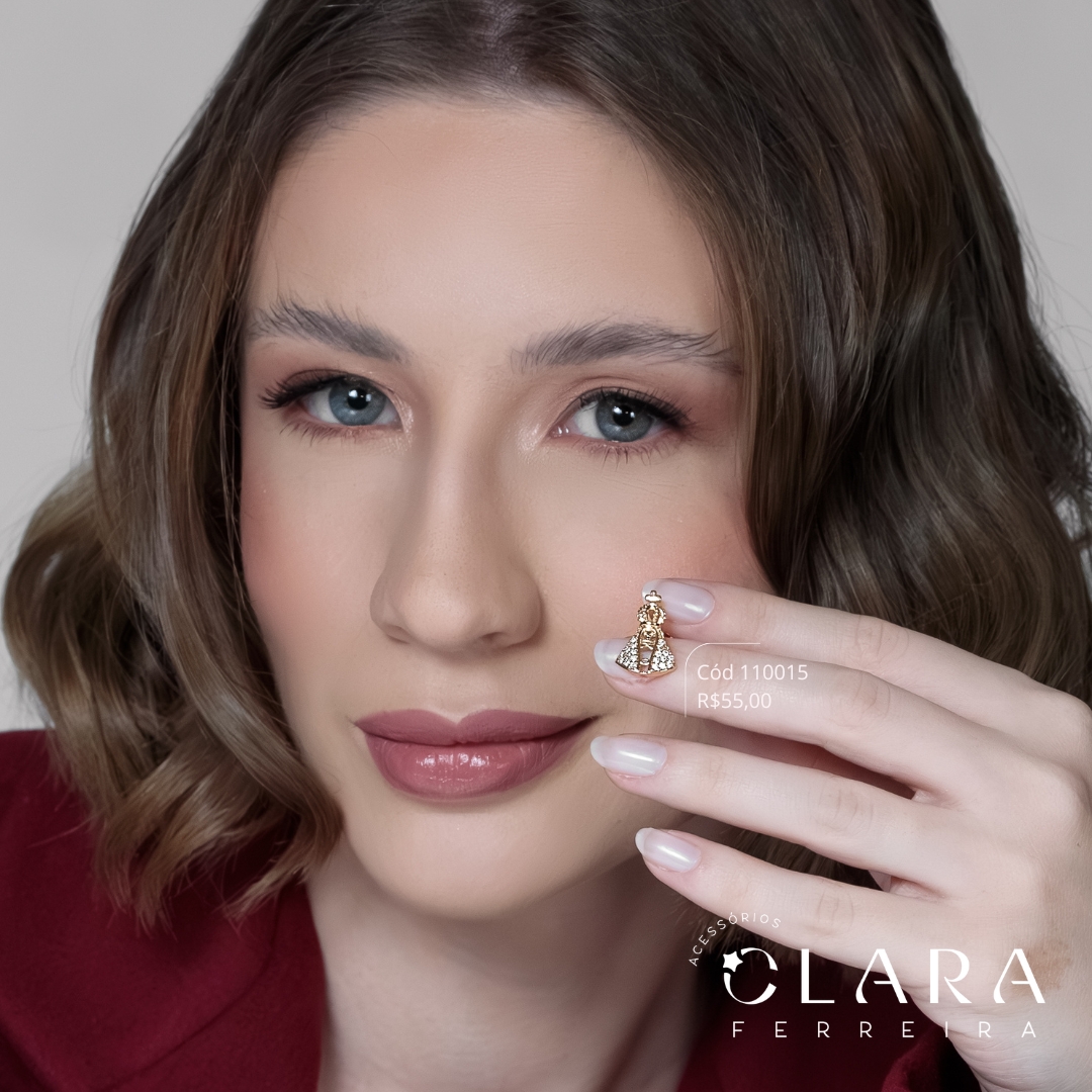 BRINCO NOSSA SENHORA VAZADA C/ MANTO MICROZIRCÔNIAS CRISTAIS - 18MM - Dourado