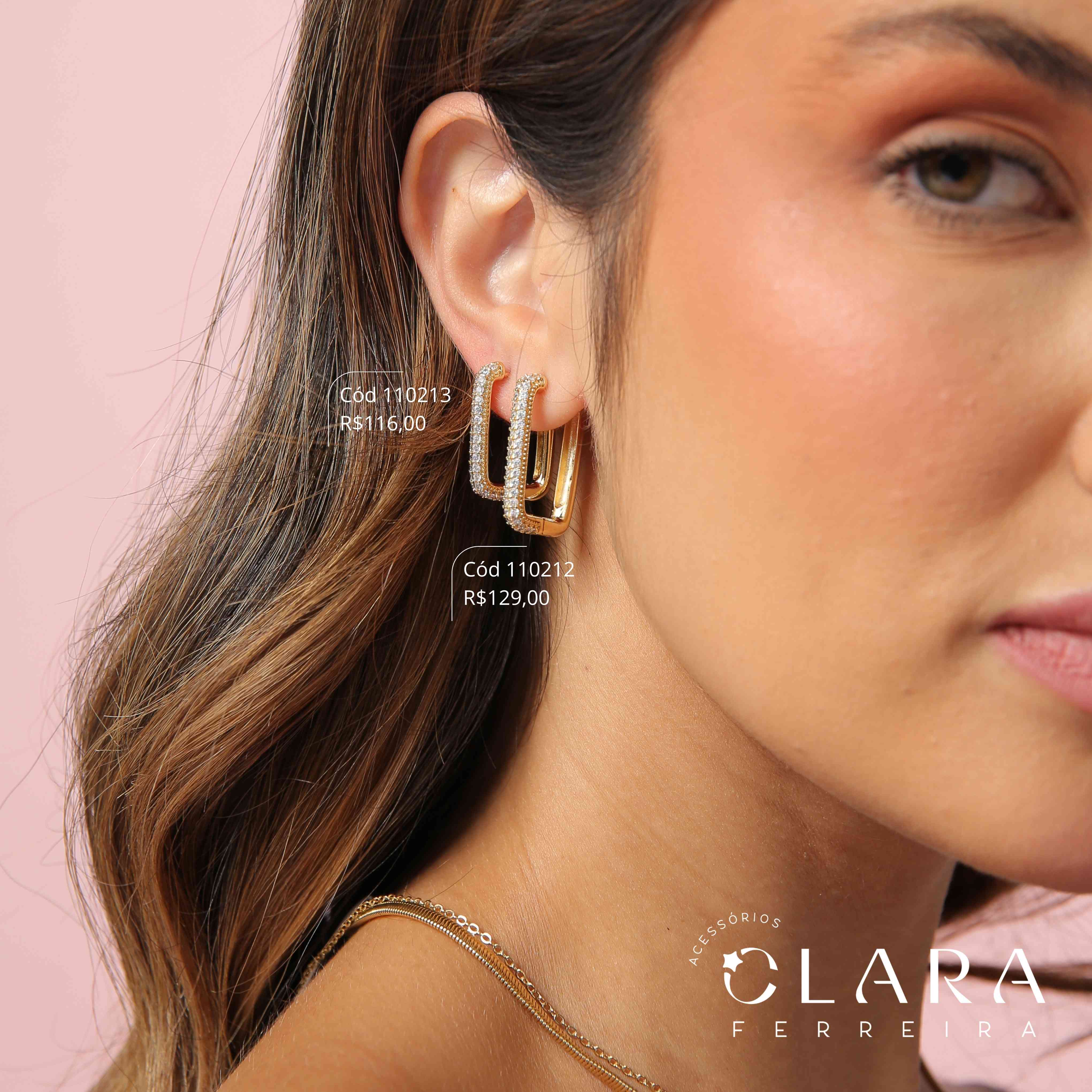 BRINCO ARGOLINHA CLICK QUADRADA 2 FILEIRAS MICROZIRCÔNIAS C/ BORDA JATEADA - 24X4MM - Dourado