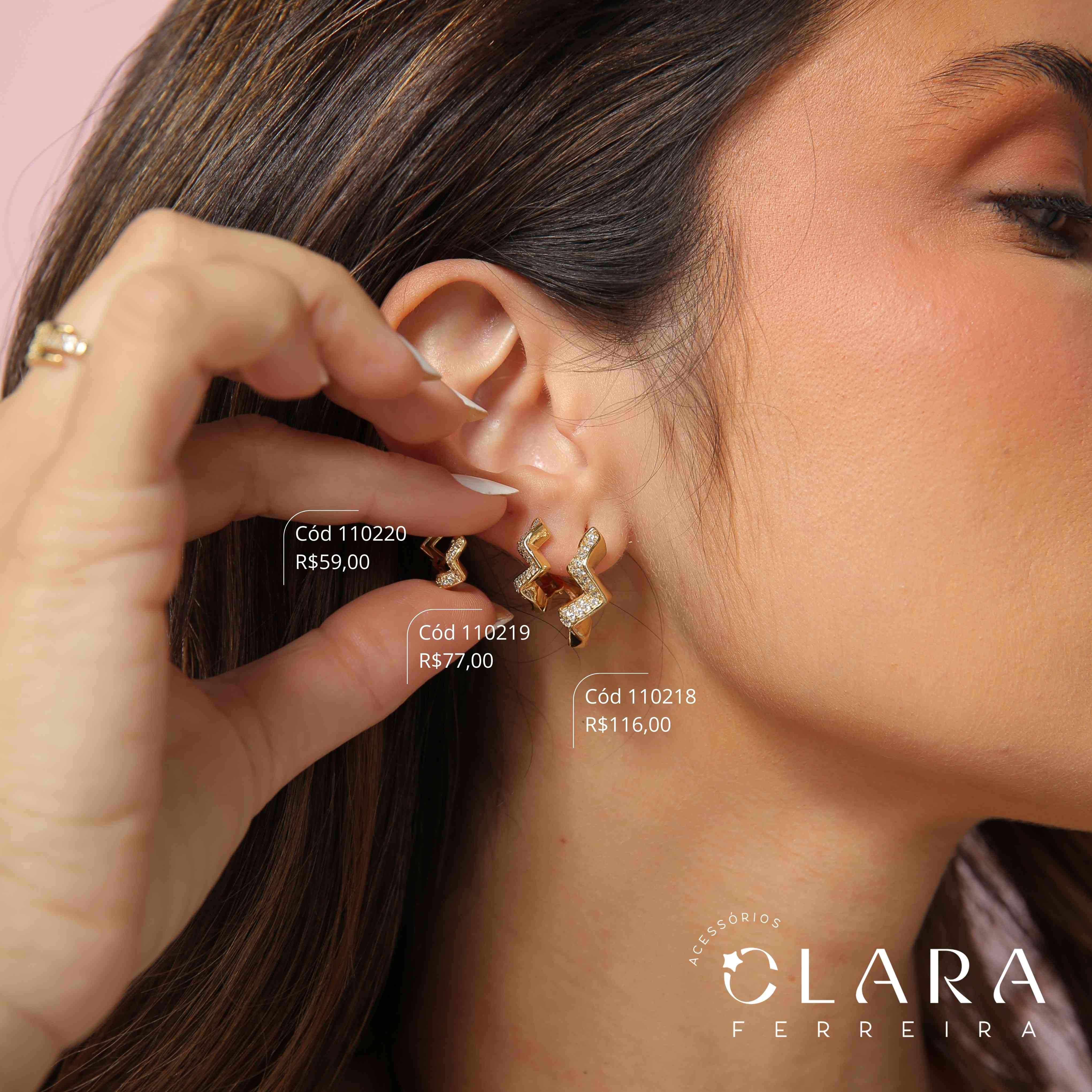 BRINCO ARGOLINHA CLICK ZIG-ZAG C/ 1 LATERAL LISA E 1 LATERAL 1 FILEIRAS MICROZIRCÔNIAS - 12X2MM - PEÇA VENDIDA - Dourado