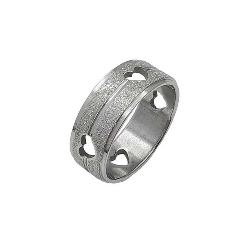 ANEL ALIANÇA AÇO INOX ANATÔMICA RETA 8MM C/ JATEADO BRILHANTE E CORAÇÕES VAZADOS - Número 12/13