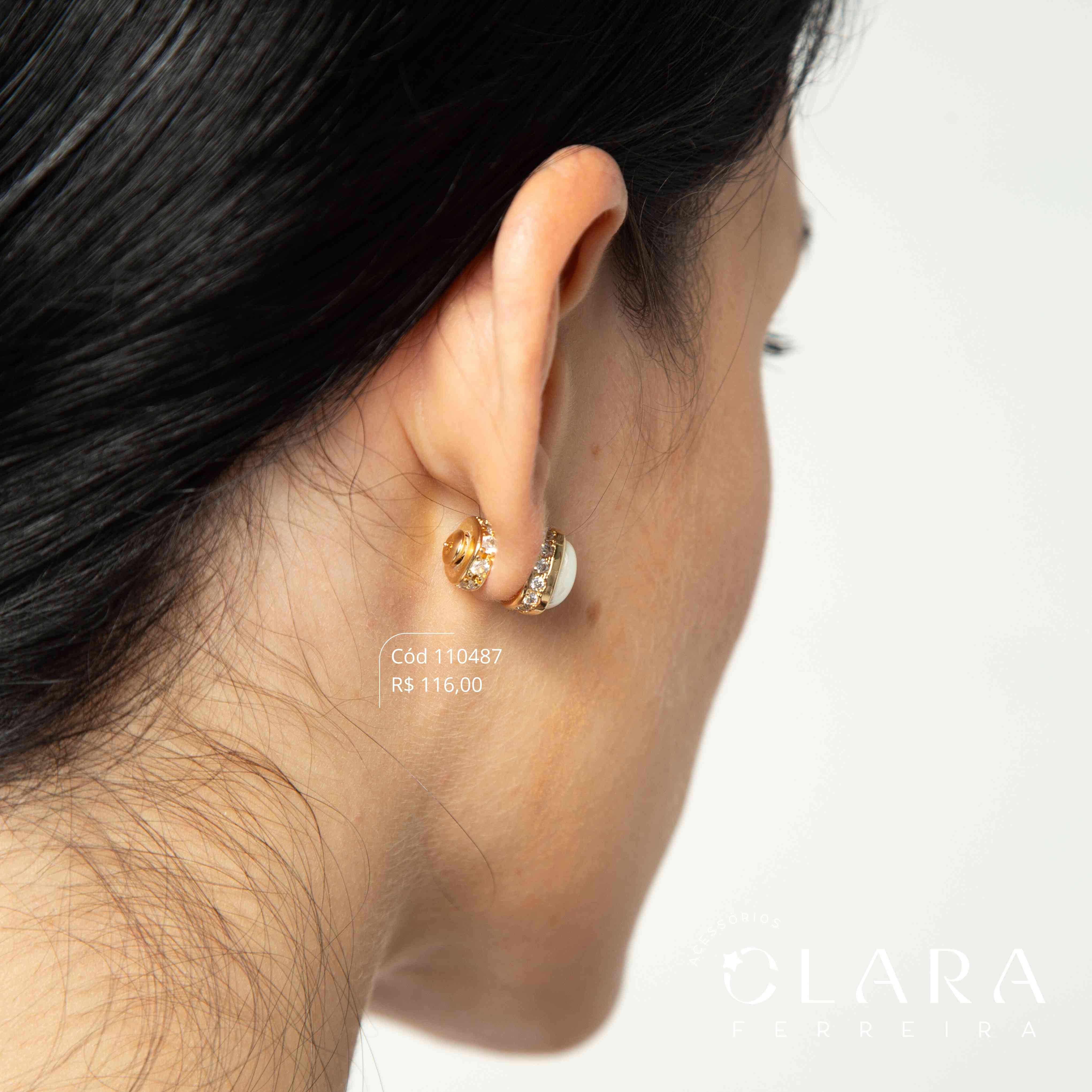 BRINCO BOTÃO MADREPÉROLA C/ LATERAIS E TARRAXA MICROZIRCÔNIAS - Dourado