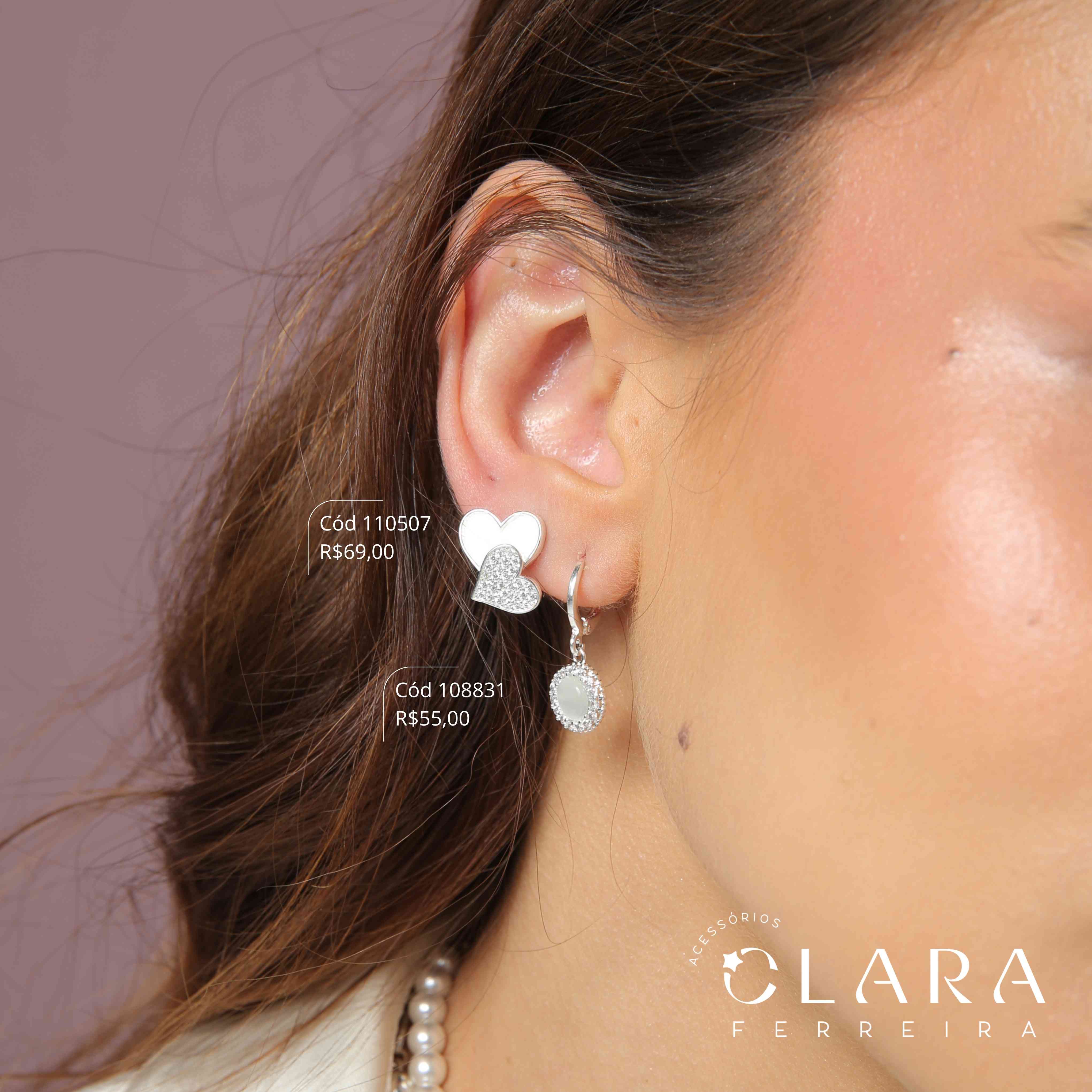 BRINCO 2 CORAÇÕES: 1 MADREPÉROLA E 1 MICROZIRCÔNIAS - 14MM - PEÇA EXCLUSIVA - Banho de Prata