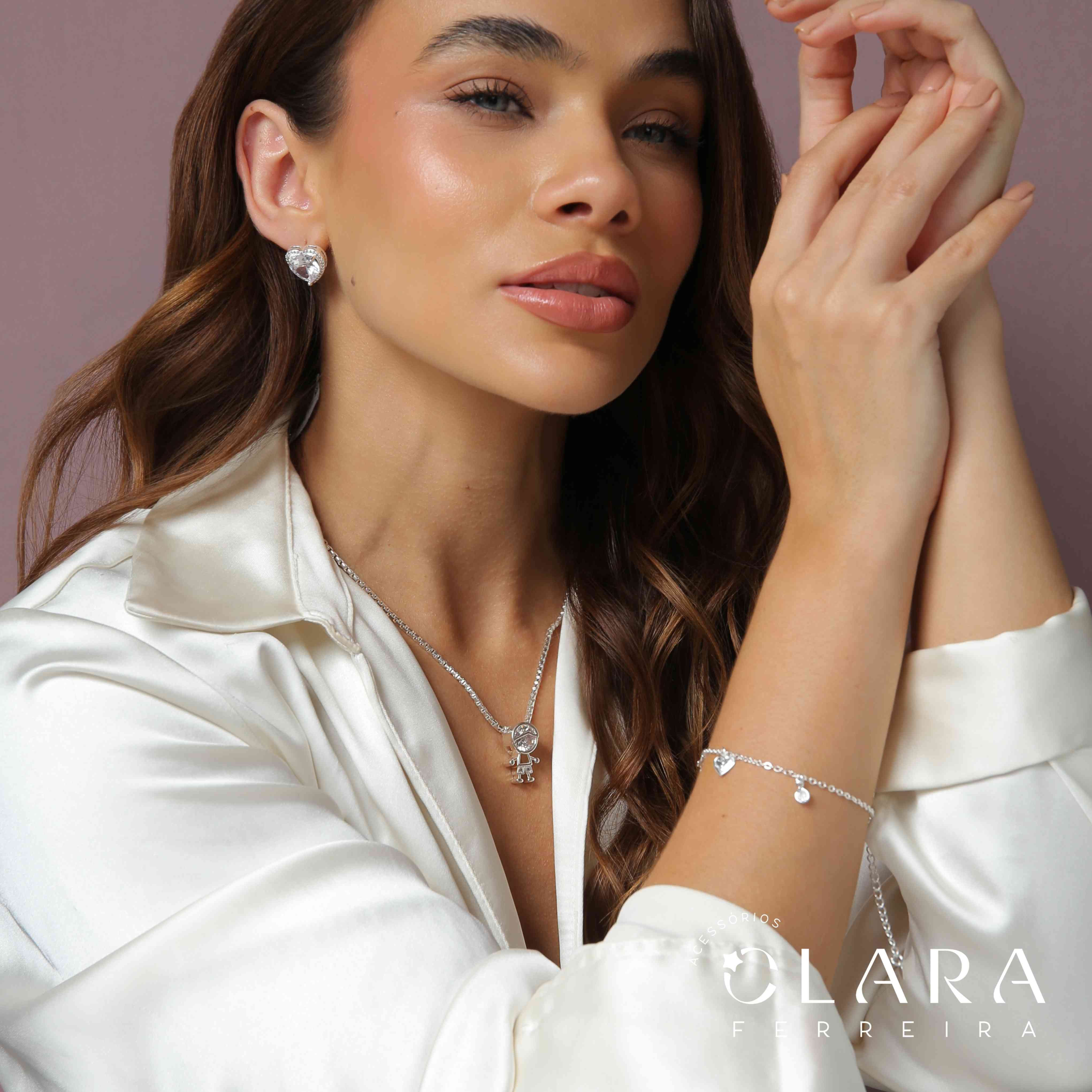 BRINCO ZIRCÔNIA CORAÇÃO 10MM ADORNADA MICROZIRCÔNIAS - 16MM - PEÇA EXCLUSIVA - Banho de Prata