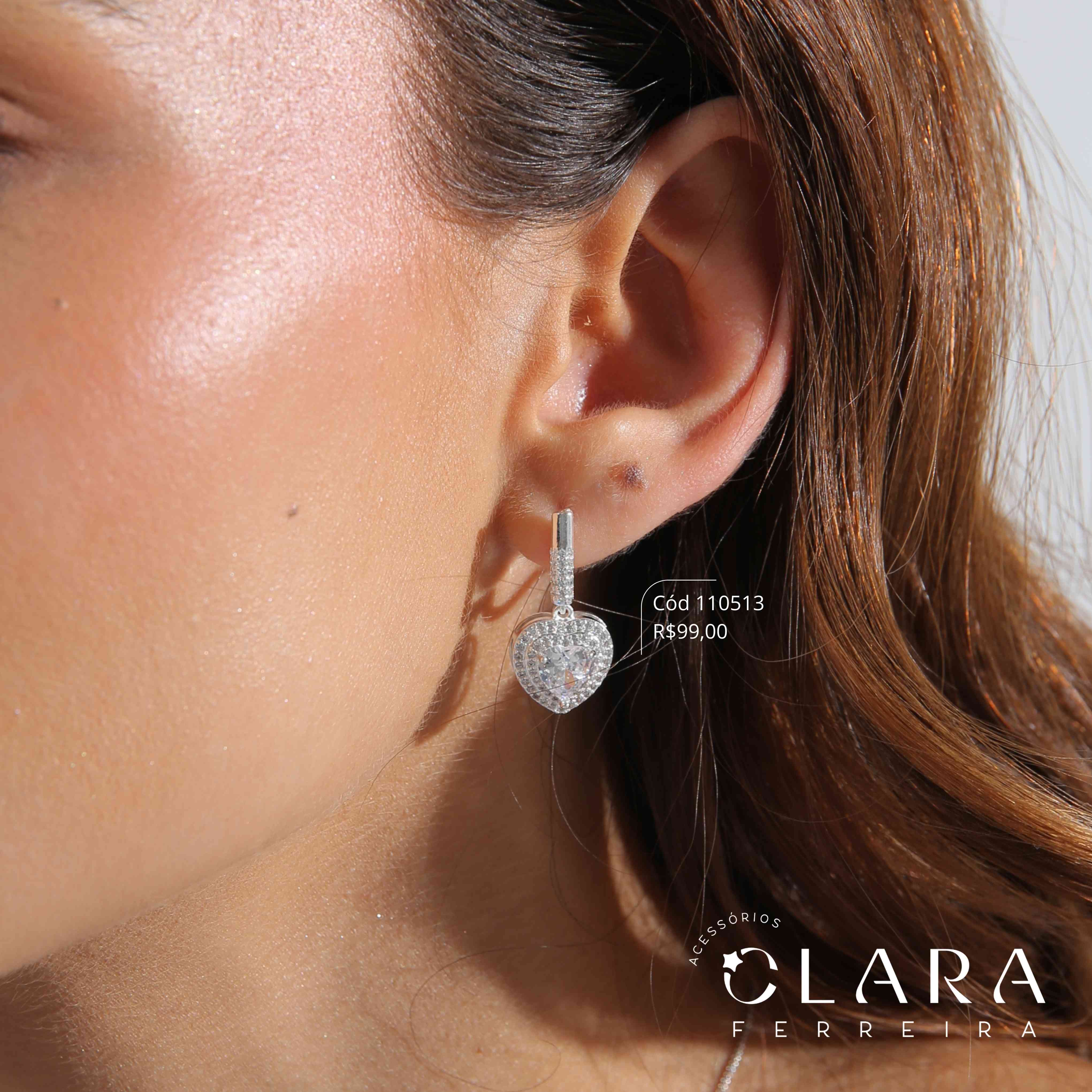 BRINCO ARGOLINHA CLICK C/ ZIRCÔNIA CORAÇÃO 5MM ADORNADA 2 FILEIRAS MICROZIRCÔNIAS - 12X2MM - PEÇA EXCLUSIVA - Banho de Prata