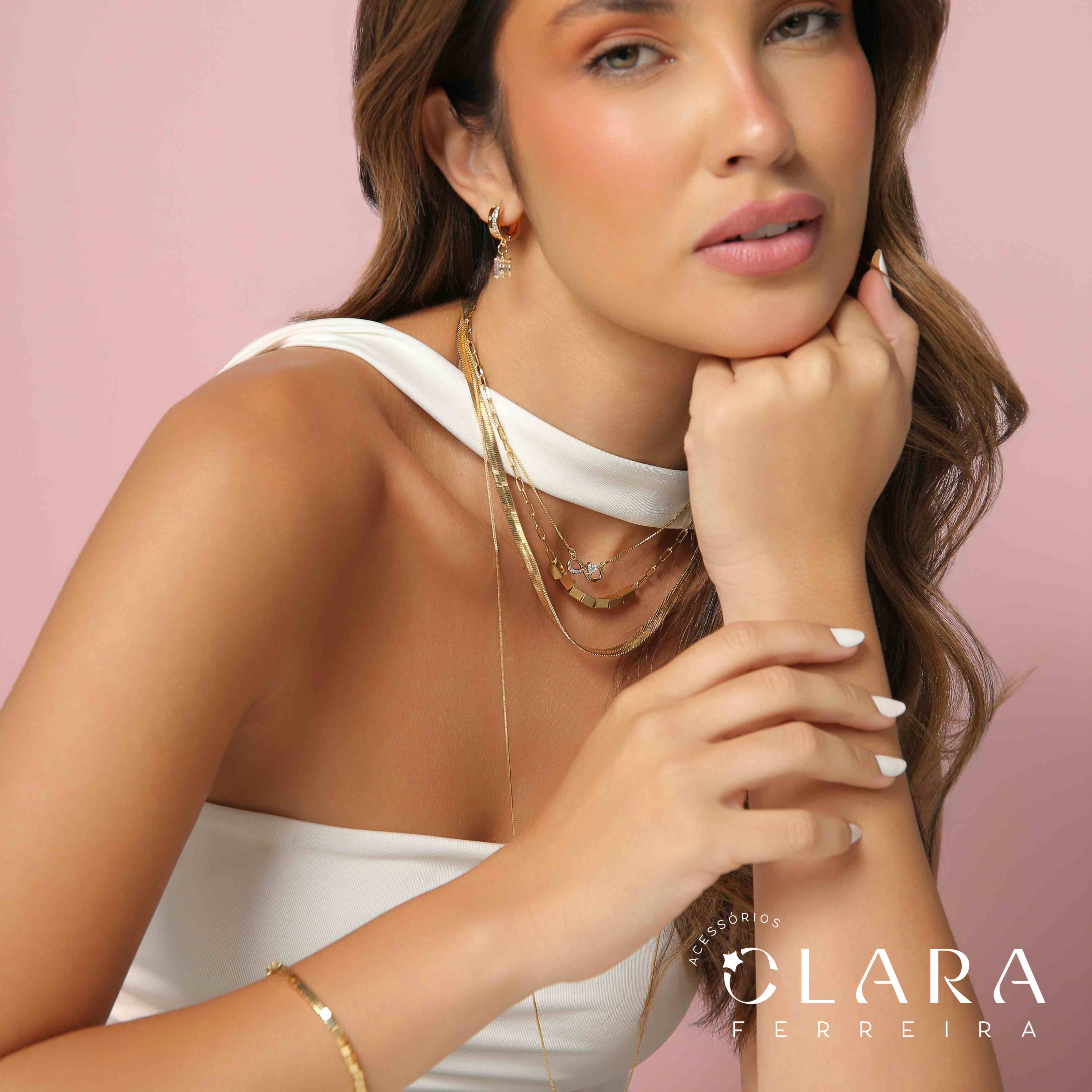 COLAR VENEZIANA C/ PINGENTE INFINITO 1 LADO MICROZIRCÔNIAS E 1 LADO LISO C/ 1 ZIRCÔNIA CORAÇÃO 3MM - 17MM - 45CM - Dourado