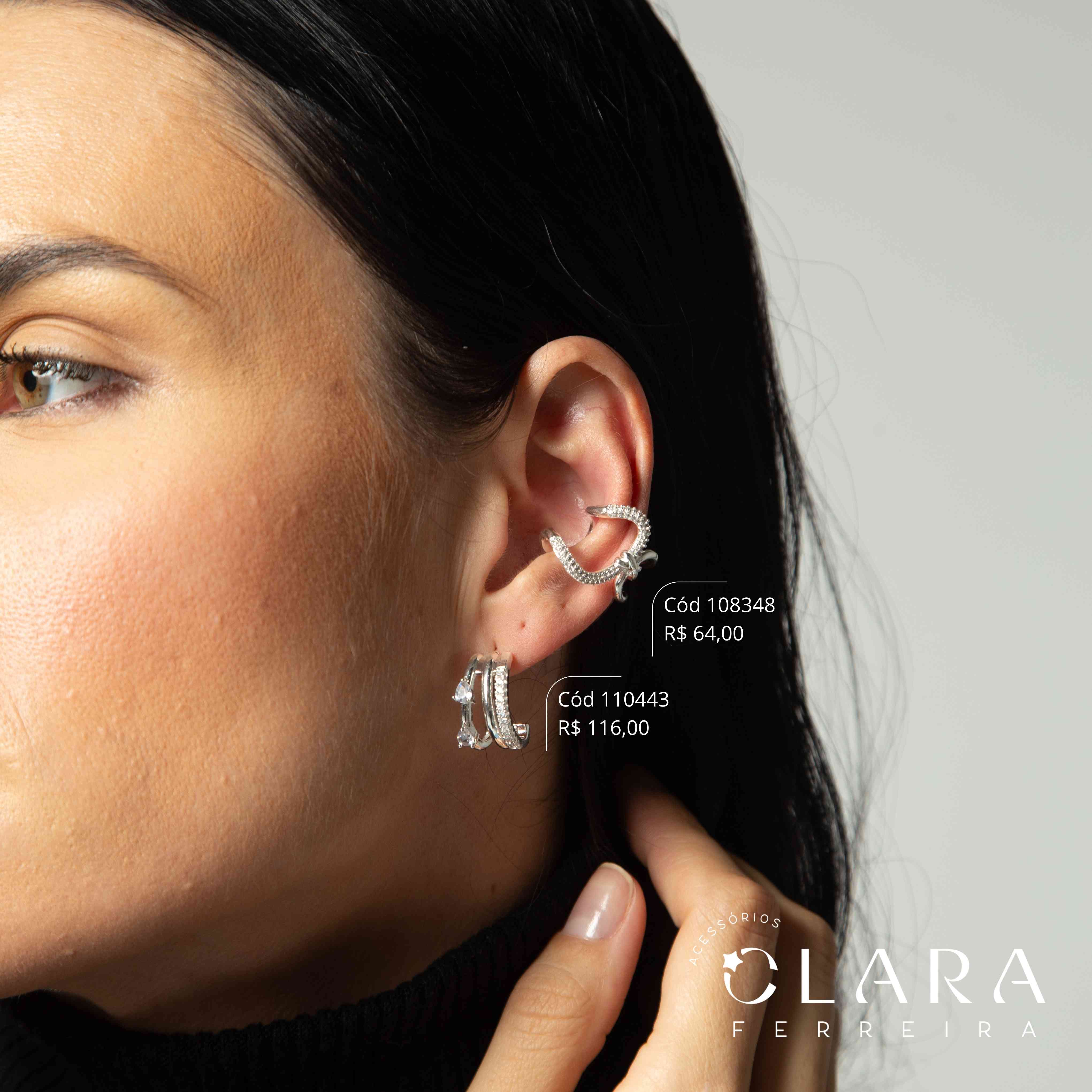 BRINCO SILHUETA 3 FIOS: 1FIO LISO C/ 2 ZIRCÔNIAS GOTA, 1 FIO LISO E 1 FIO MICROZIRCÔNIAS - 18MM - Banho de Prata