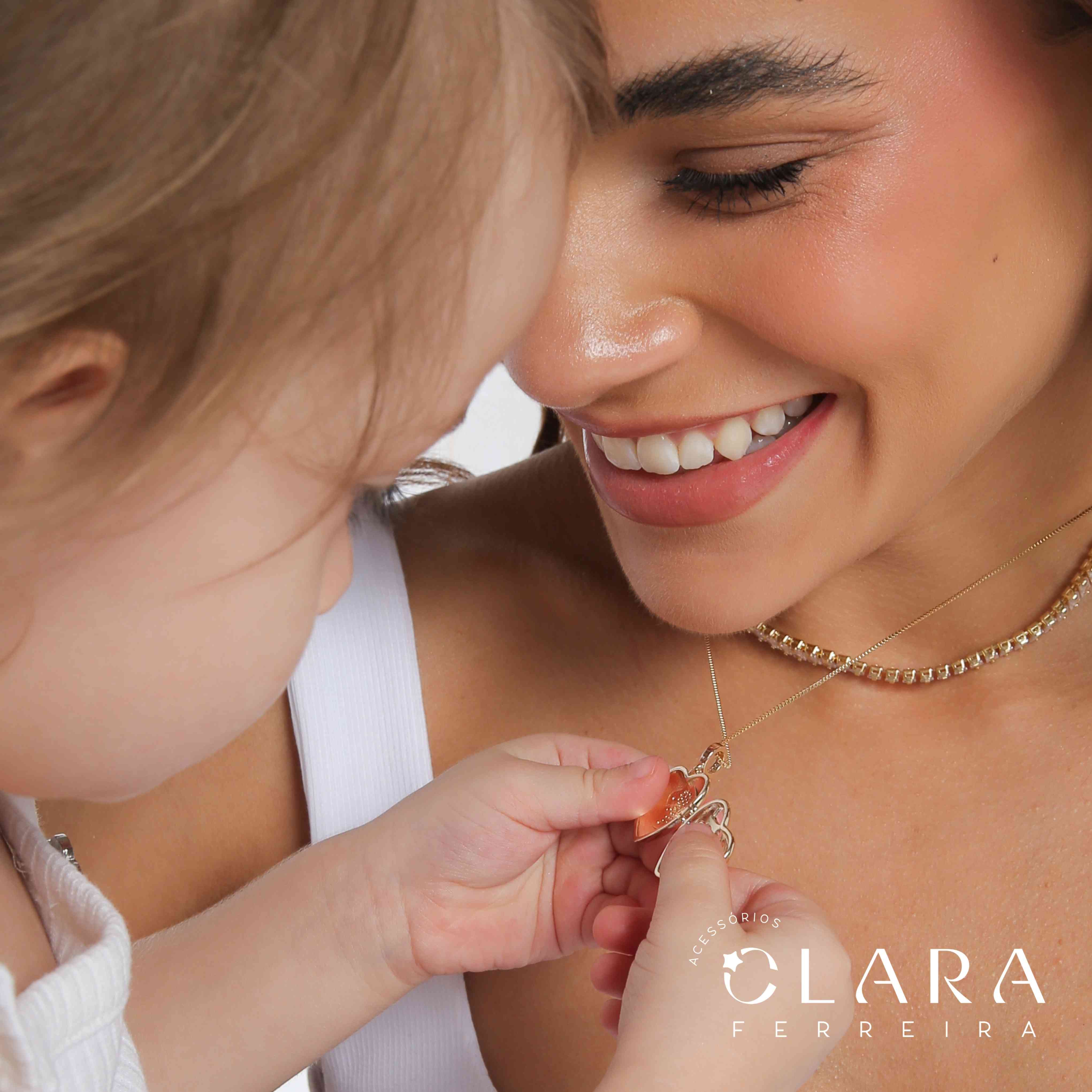 COLAR VENEZIANA C/ PINGENTE RELICÁRIO CORAÇÃO MENINA MICROZIRCÔNIAS - 20MM - 45CM - Dourado