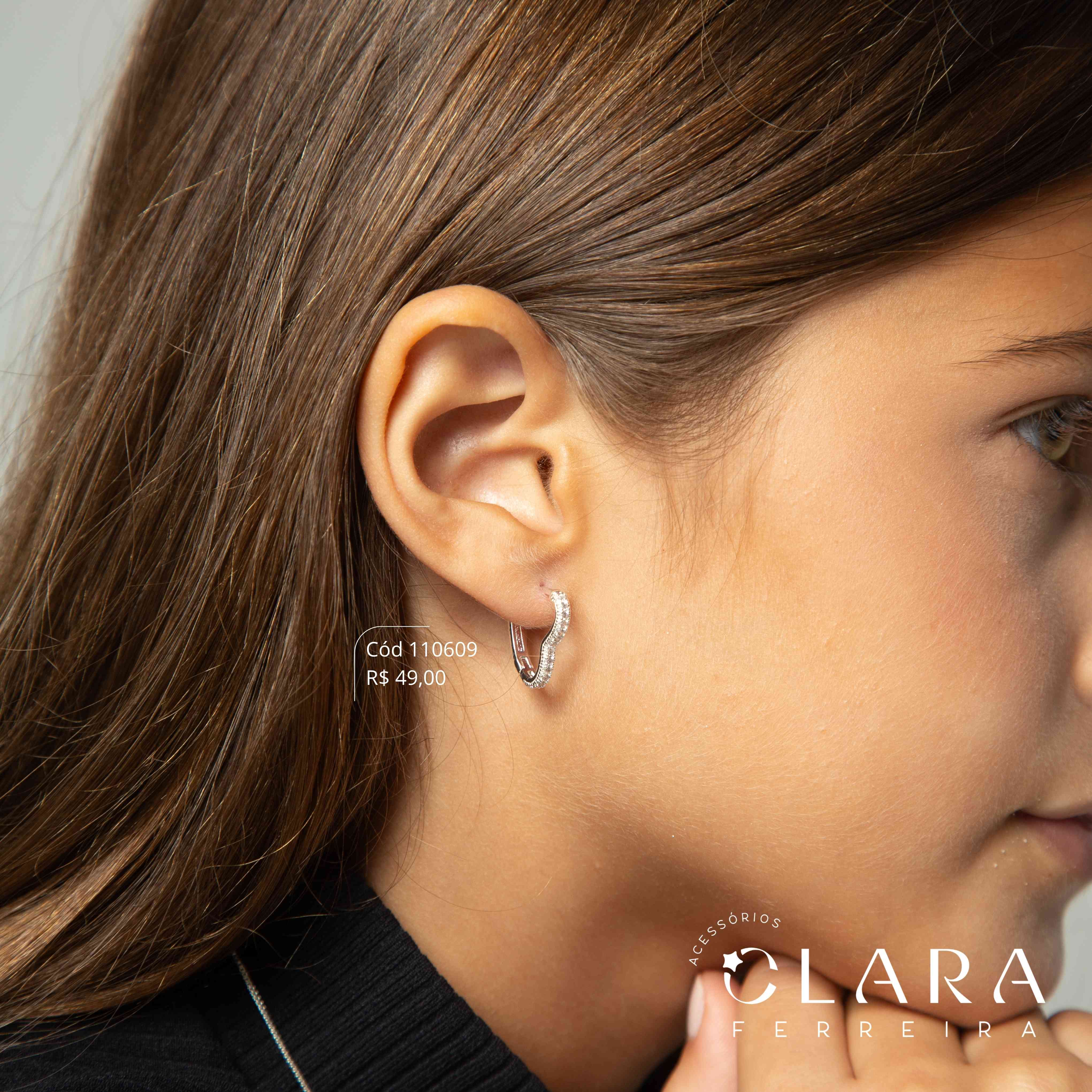 BRINCO ARGOLINHA CLICK CORAÇÃO 1 FILEIRA MICROZIRCÔNIAS C/ BORDAS JATEADAS - 16X2MM - Banho de Prata