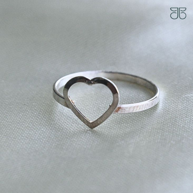 ANEL CORAÇÃO VAZADO