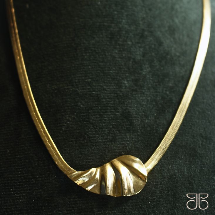 GARGANTILHA FITA FOLHA MARTELADA