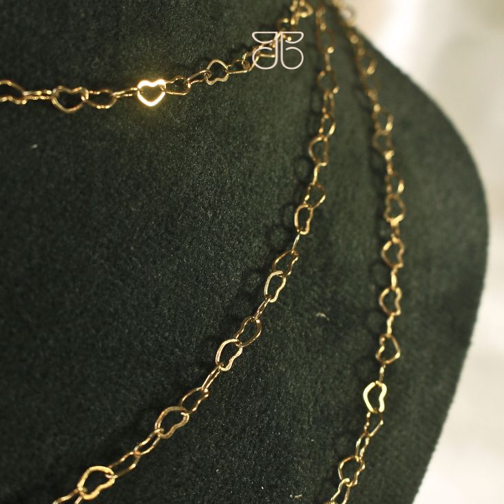 GARGANTILHA TRIPLA ELINHOS CORAÇÃO