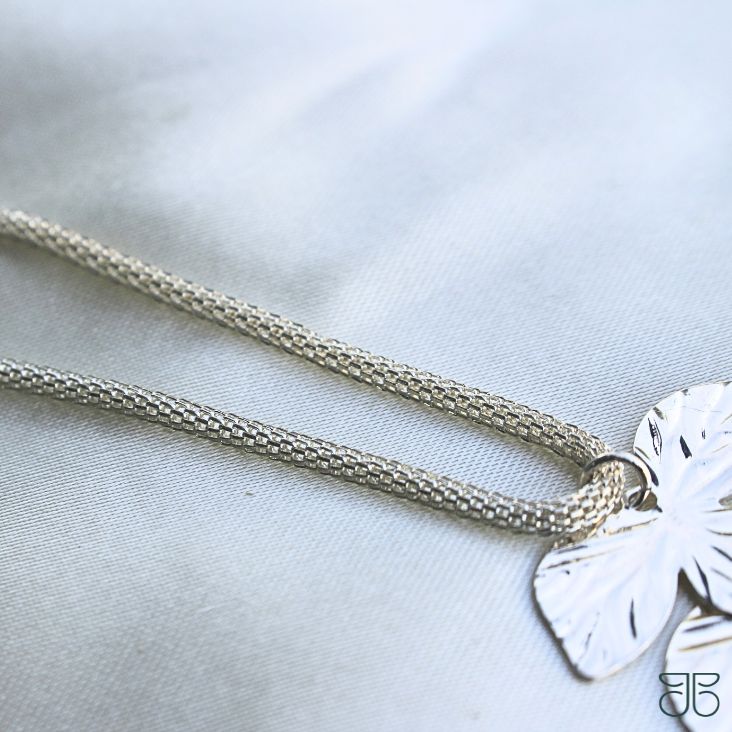 GARGANTILHA PINGENTE FOLHA ORGÂNICA ELO TIJOLINHO ARREDONDADO RIGIDO