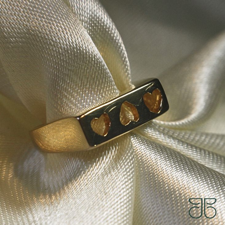 ANEL REGULAVEL DEDINHO QUADRADO 3 CORAÇÕES VAZADO