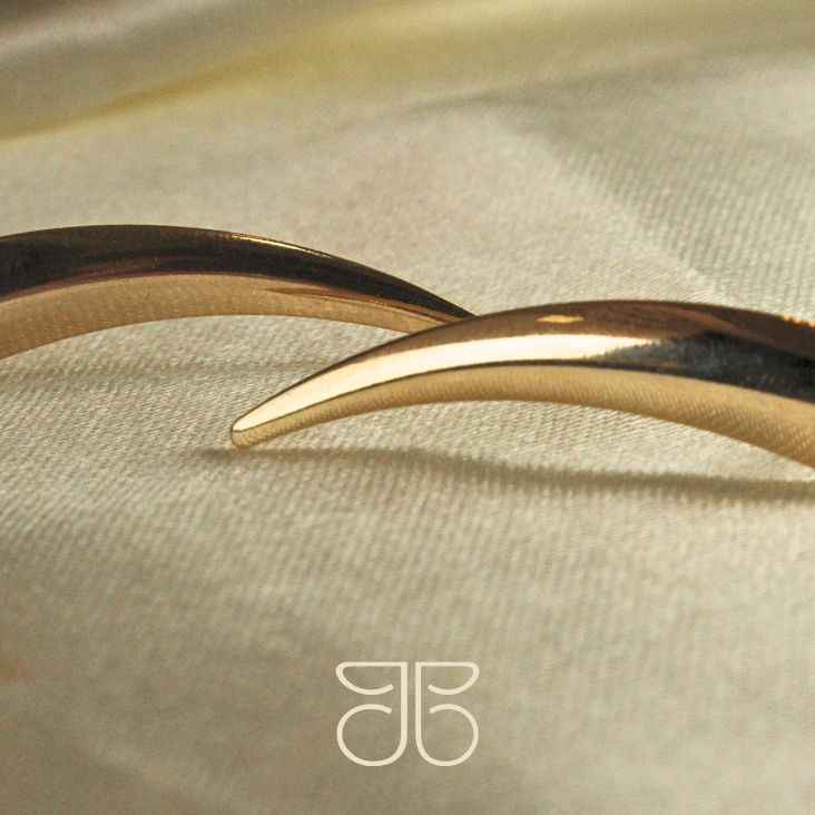 BRINCO EAR CUFF GOTA CHAPA LISA