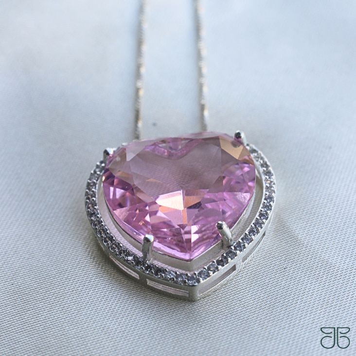 GARGANTILHA PEDRA CORAÇÃO ROSA