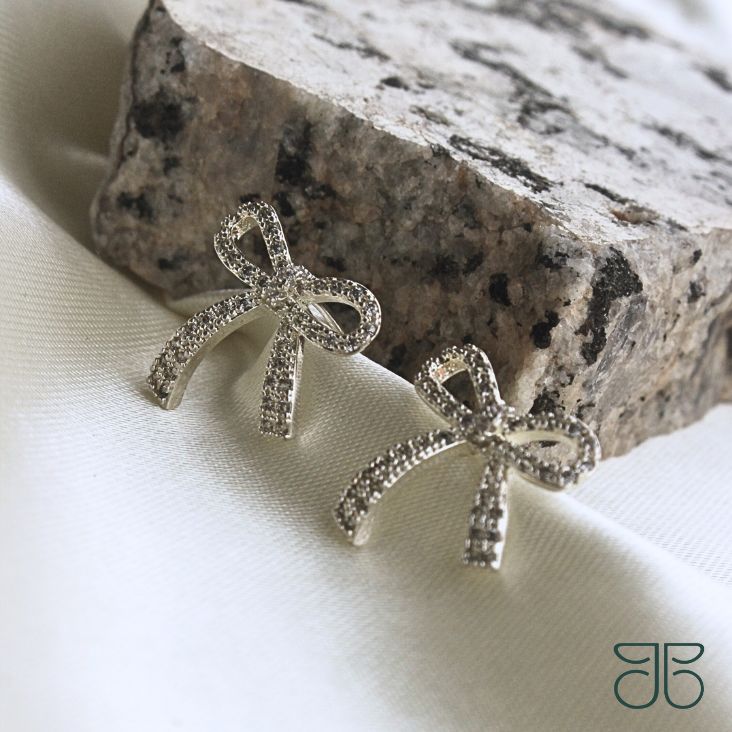 BRINCO LACINHO CRAVEJADO MICROZIRCÔNIAS CRISTAL PRATA