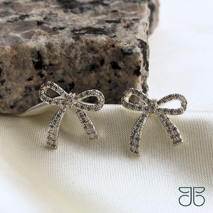 BRINCO LACINHO CRAVEJADO MICROZIRCÔNIAS CRISTAL PRATA