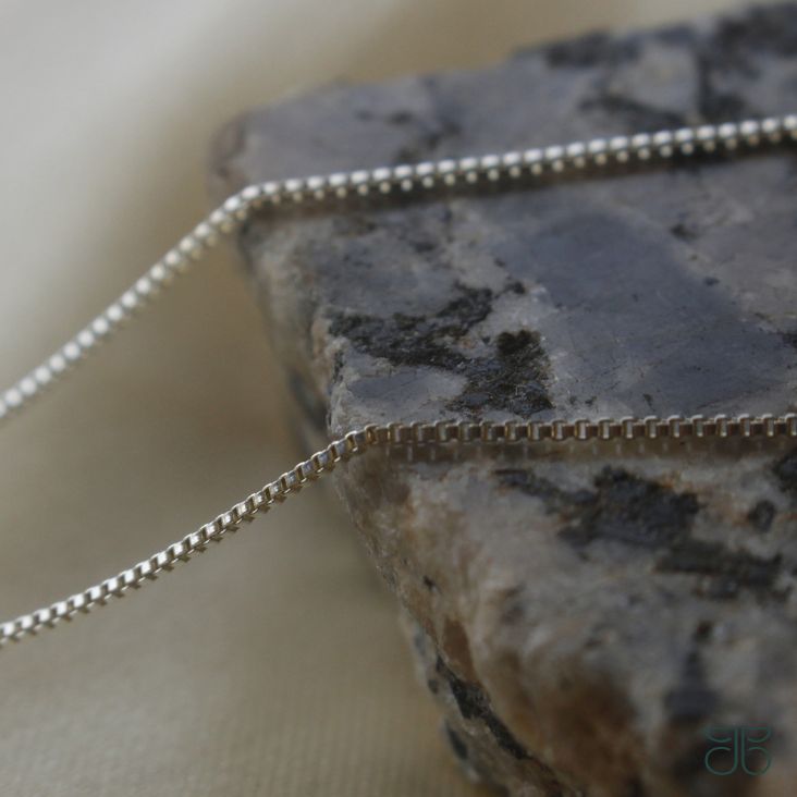 GARGANTILHA PONTO DE LUZ CAIXINHA REDONDA PRATA 45cm