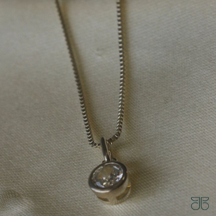 GARGANTILHA PONTO DE LUZ CAIXINHA REDONDA PRATA 45cm