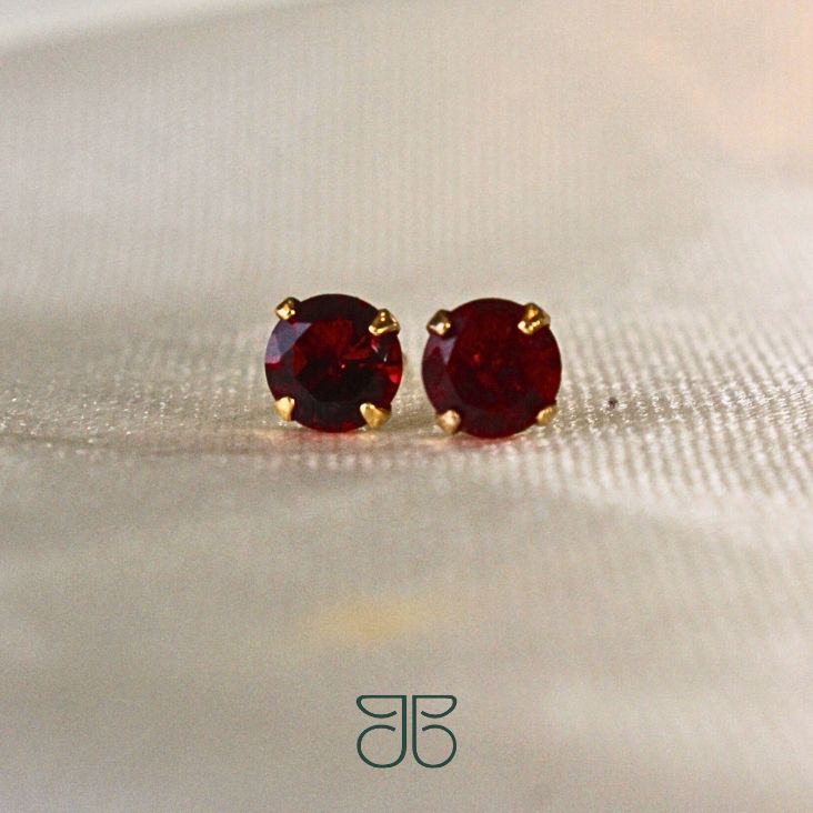 BRINCO SOLITÁRIO PEDRA VERMELHA