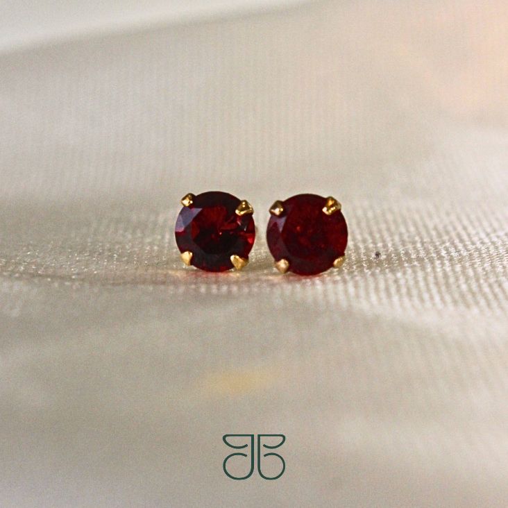 BRINCO SOLITÁRIO PEDRA VERMELHA