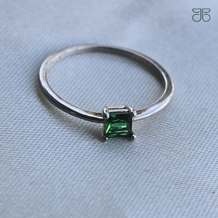 ANEL SOLITÁRIO PEDRA QUADRADA VERDE PRATA