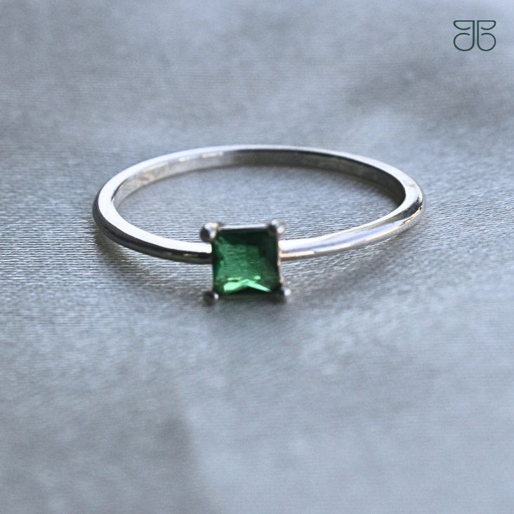 ANEL SOLITÁRIO PEDRA QUADRADA VERDE PRATA