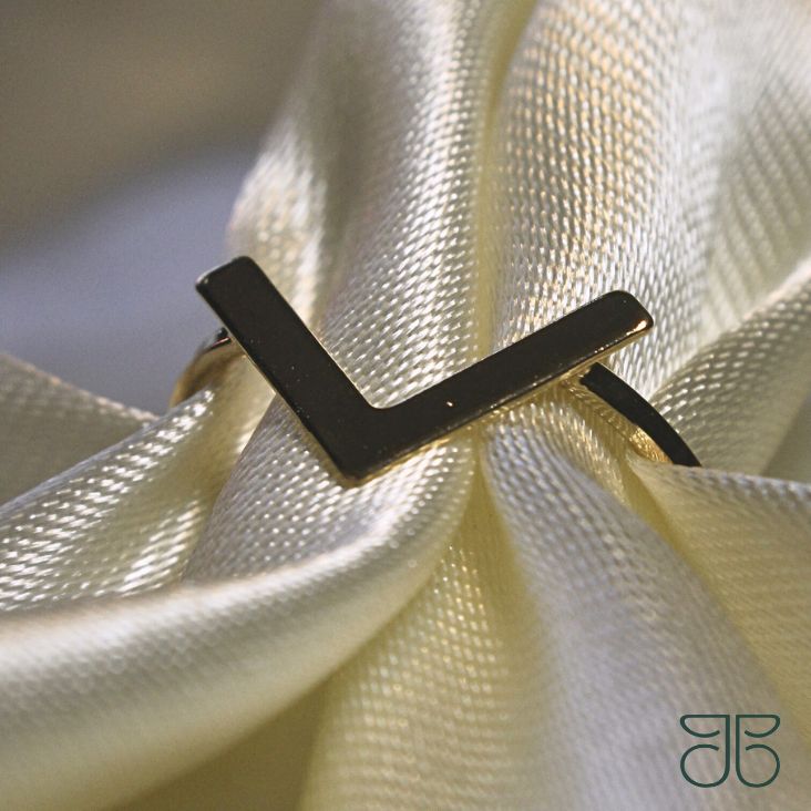 ANEL V CHAPA LISA OURO