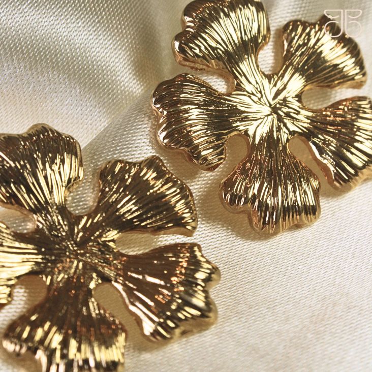 BRINCO FLOR DIAMANTADO 5 PÉTALAS