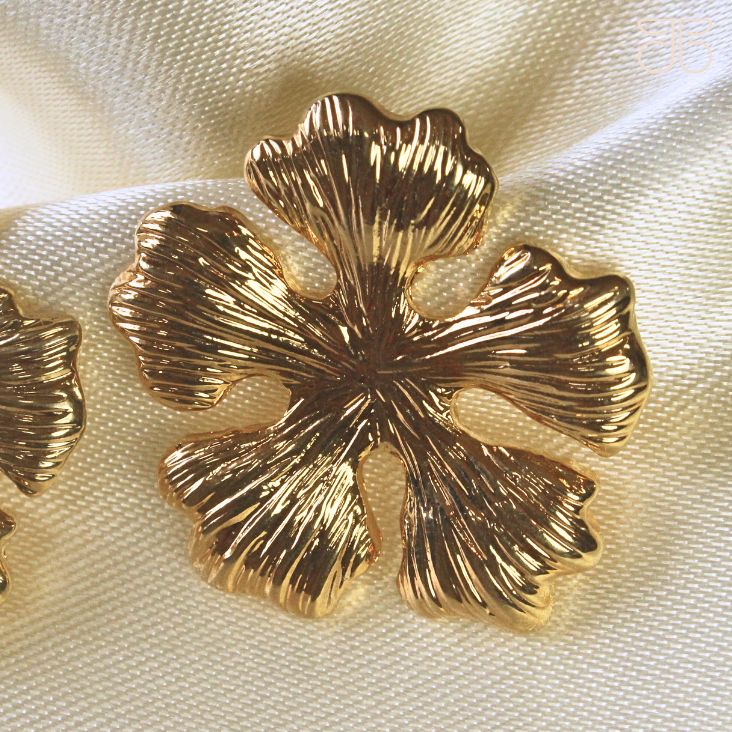 BRINCO FLOR DIAMANTADO 5 PÉTALAS